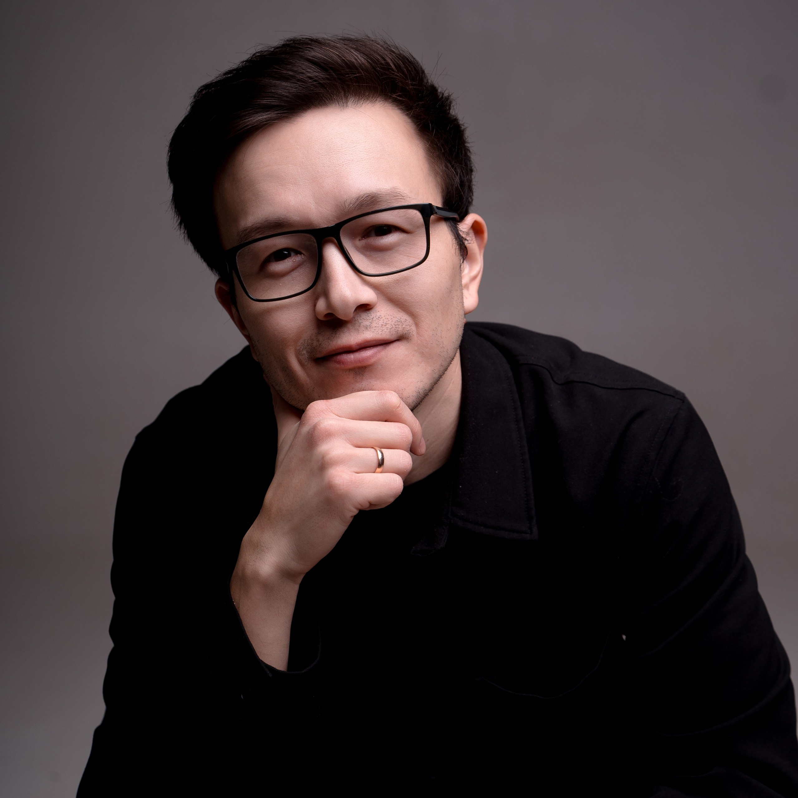 Контакты. Ерик Изгалиев
