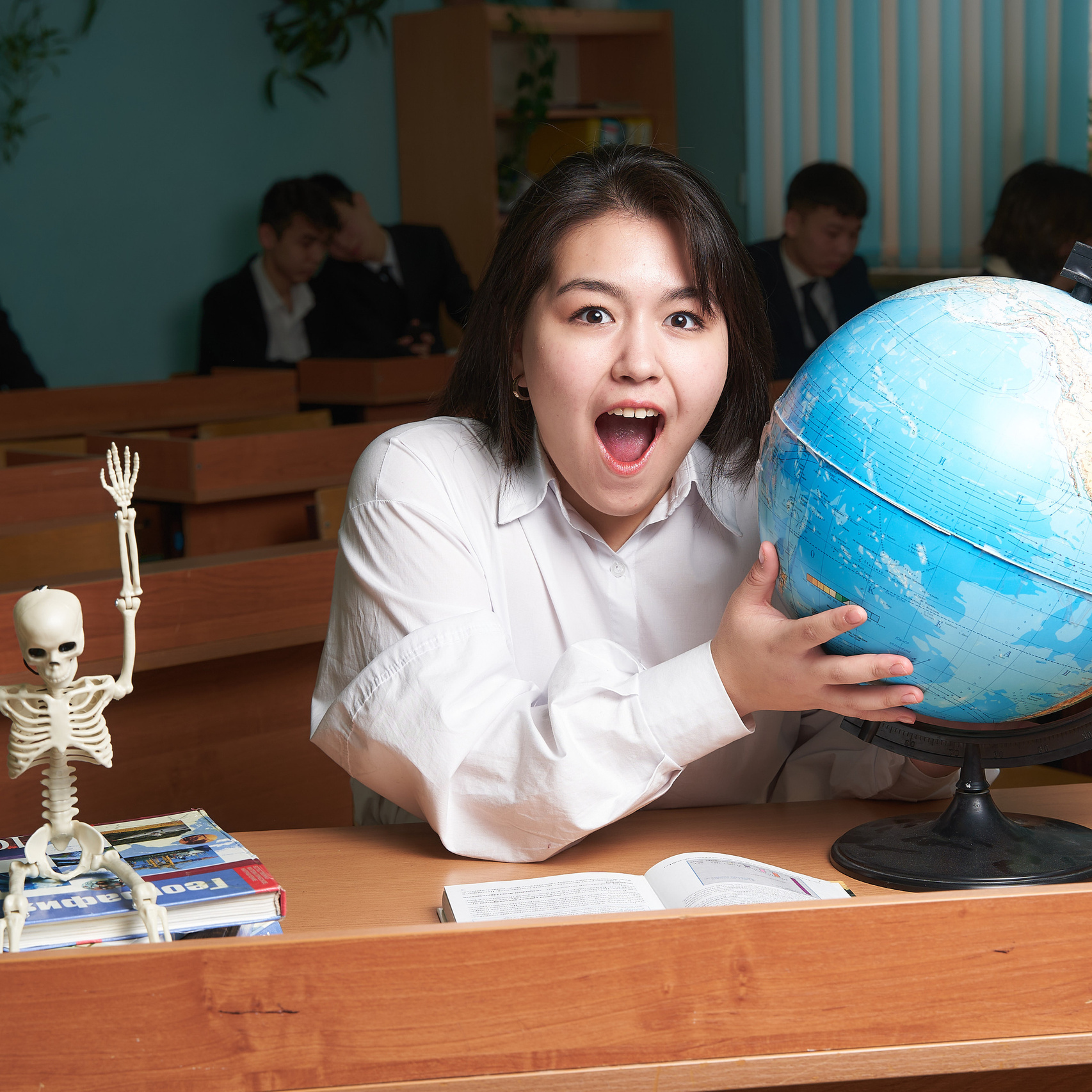 Школьный фотограф в Уральске, студия | Классный Школьный Альбом