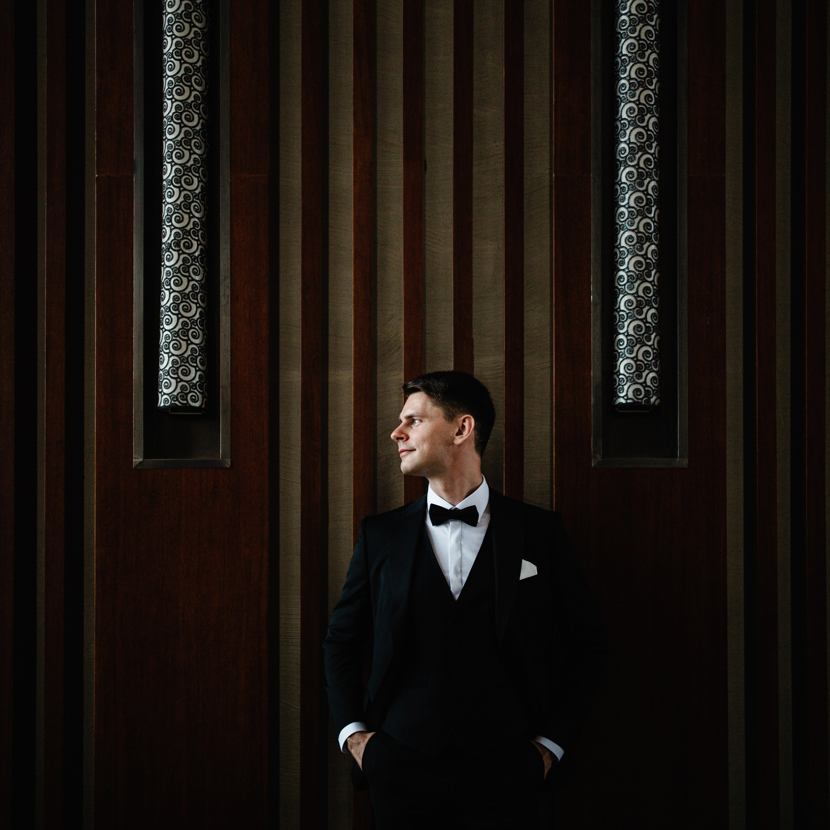 Крытая локация для свадебной фотосессии в Минске — фотосъёмка в театральном фойе