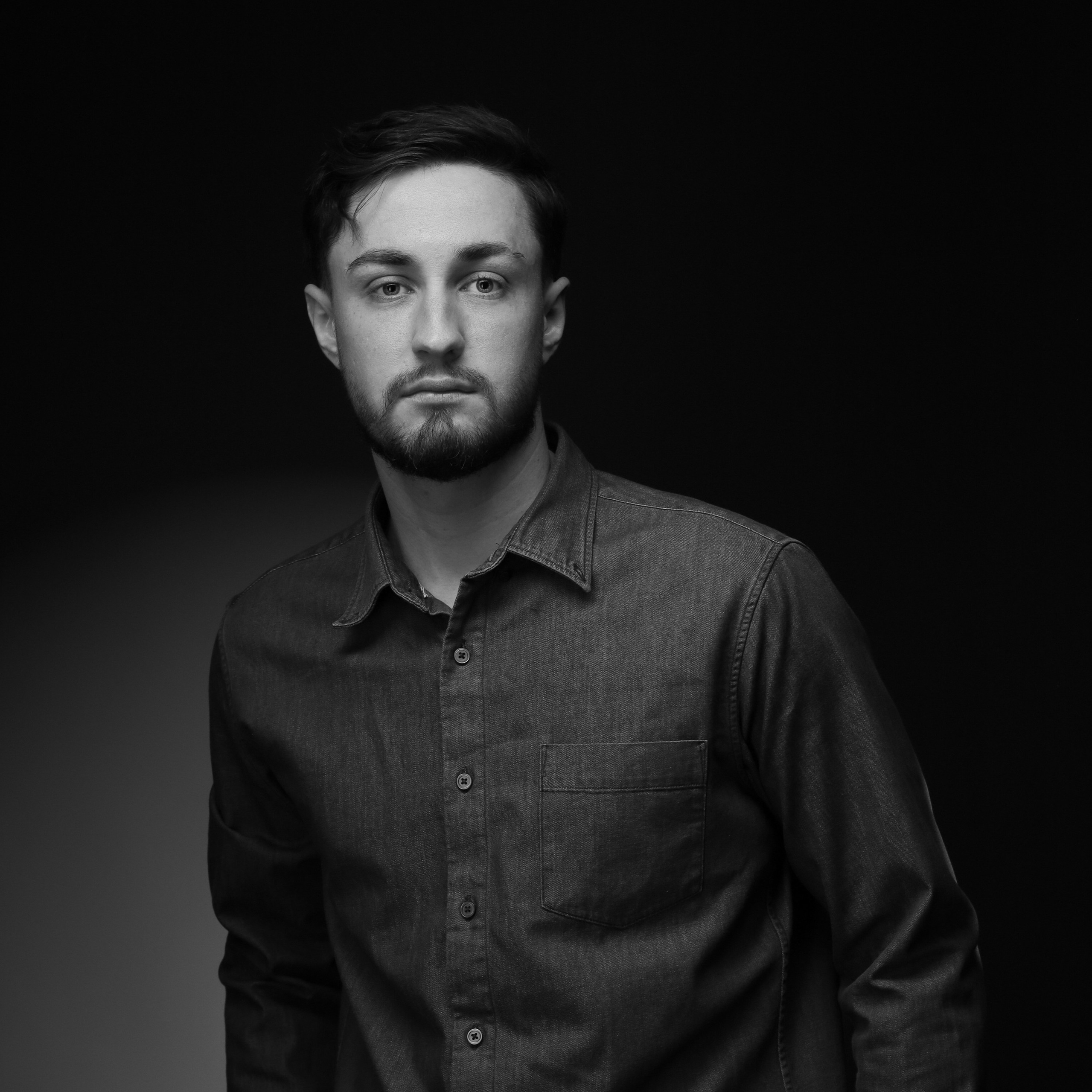 Контакты. Событийный и портретный фотограф в Москве — Адам Черноуски