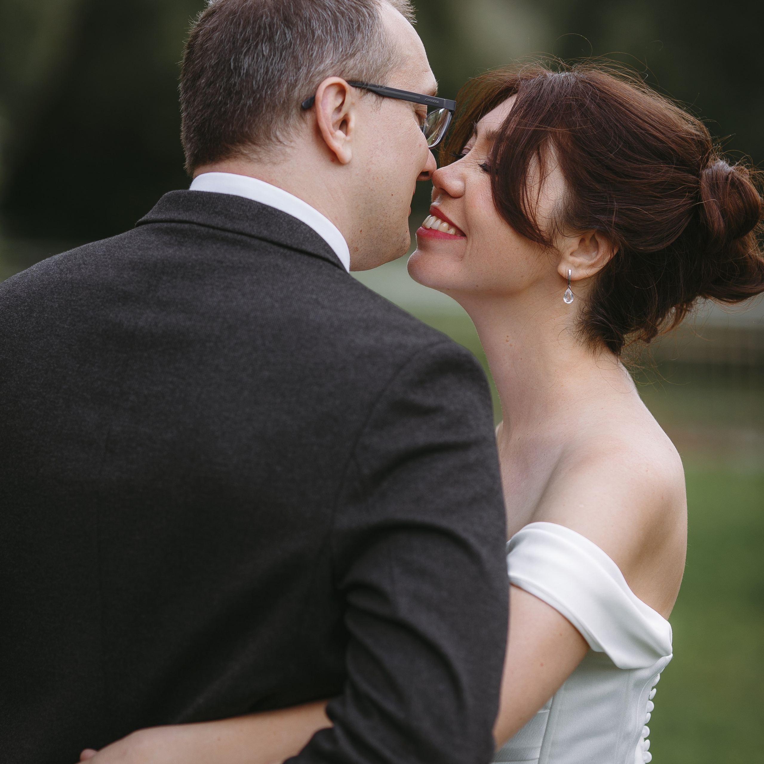 Молодожены в очках