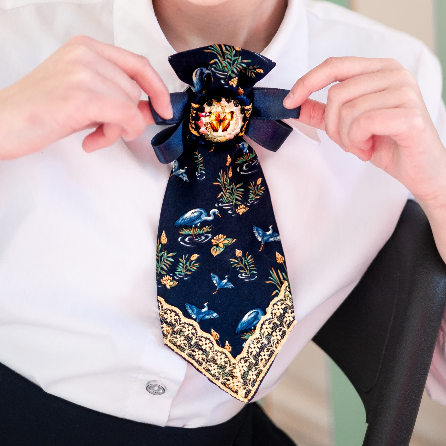 Галстук-переделка — стильное решение для оригинального образа девочки-подростка. Школа для девочек во Владивостоке — Само Совершенство