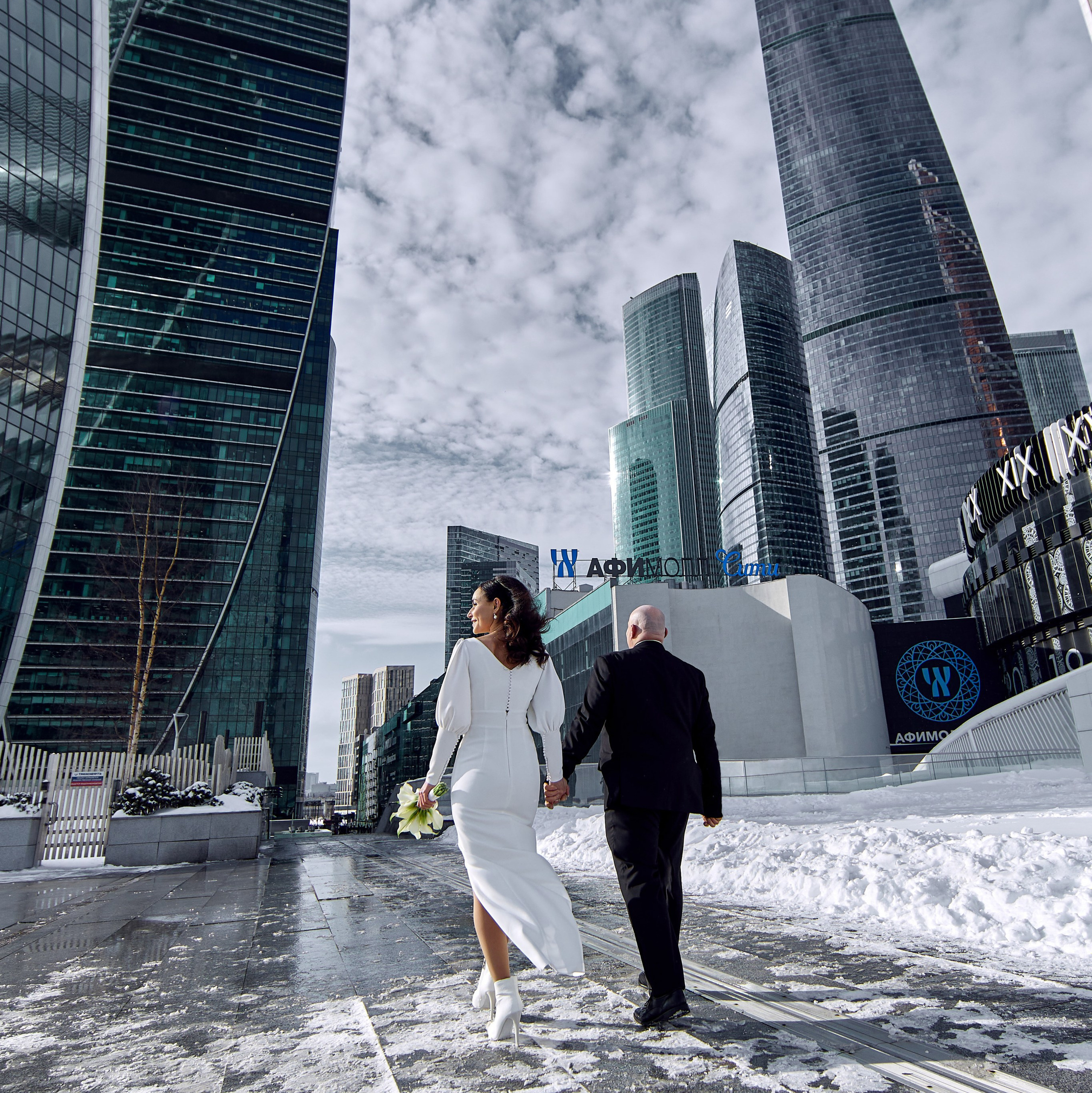 Свадебный фотограф в Москве, заказать профессиональную фотосъёмку — Цены и стоимость услуг фотографа на свадебную фотосессию