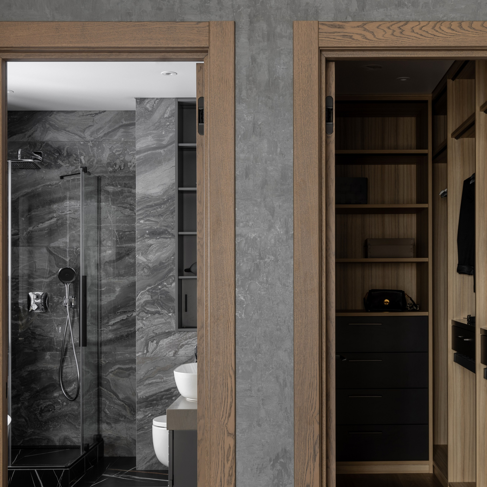 Мастер спальня дверь в гардеробную и ванную комнату