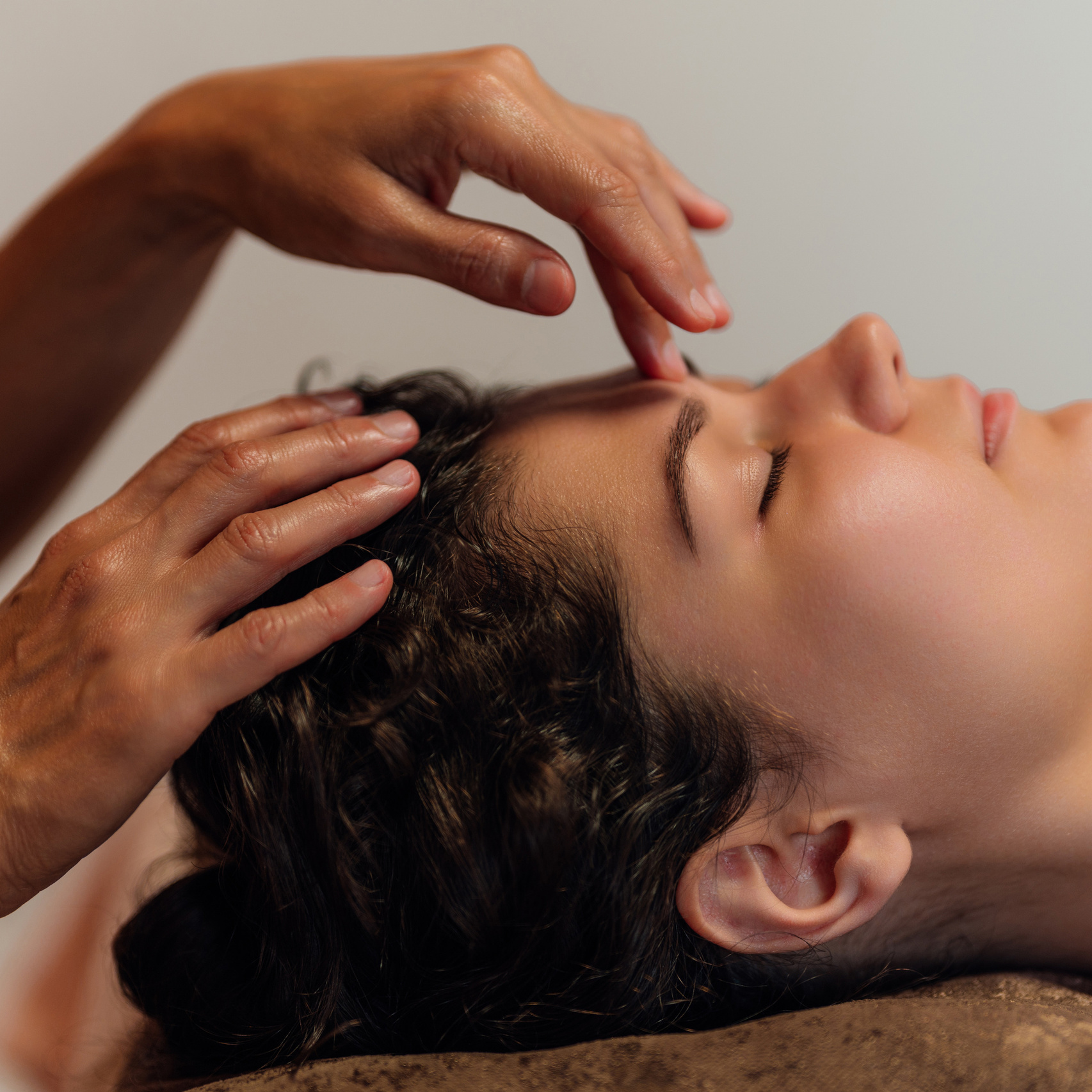 Массаж с проработками, аюрведа, массаж с проминаниями, глубокий массаж, расслабляющий массаж, глубокотканный, массаж в Сочи, аюрведический массаж, даосский массаж, масляный массаж, спортивный массаж, висцеральный, внутренних органов, Ци-Нэйцзан, Ци-Нейцзан, Ци Ней-Цзан, Чи Ней-Цзан, Широдара, Широдхара, Оджас, массаж лица, буккальный, гуаша, испанский, нейроседативный, кобидо, лимфодренаж 