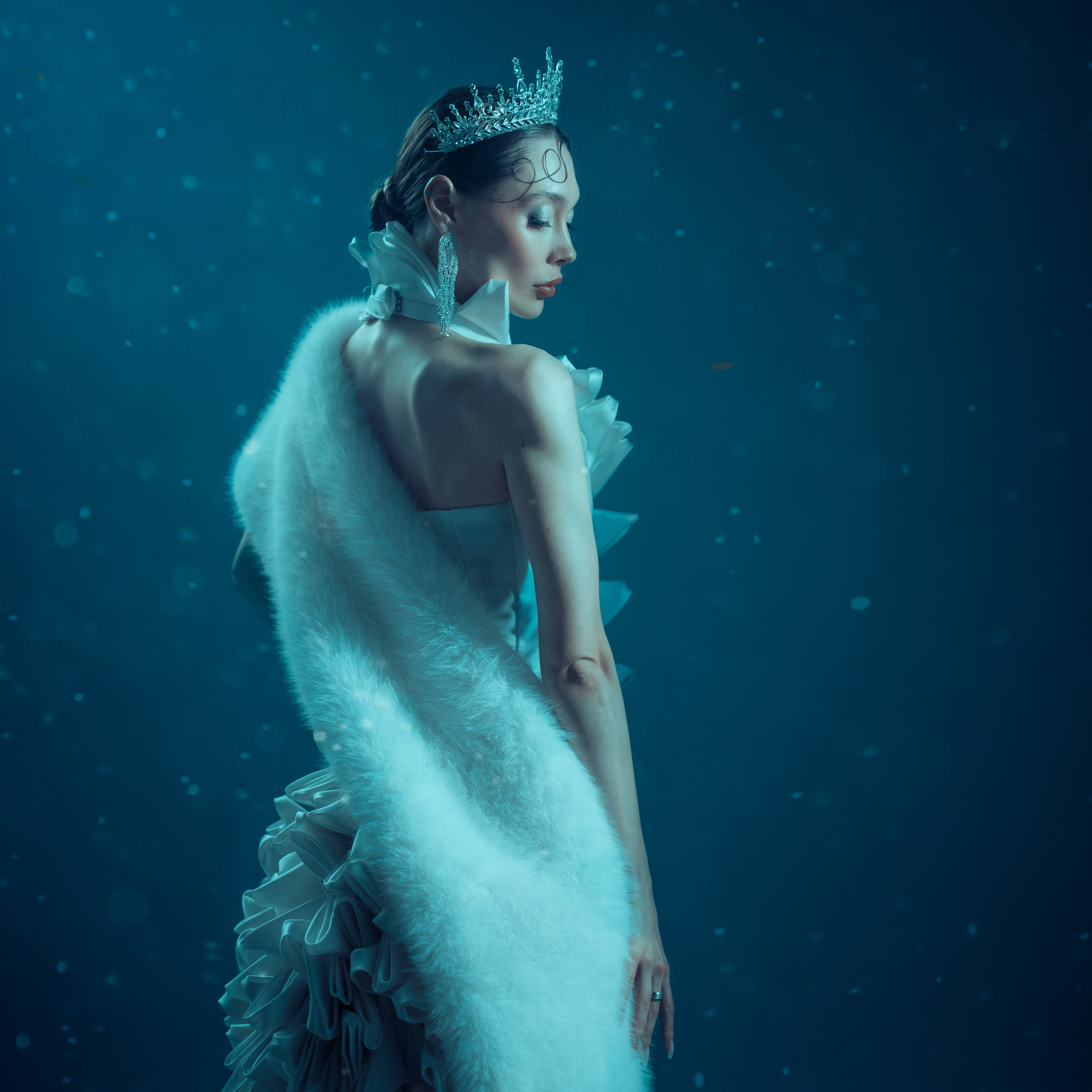 I’m Julia Idamzhapova, a photographer based in Lisbon, creating natural and timeless images
