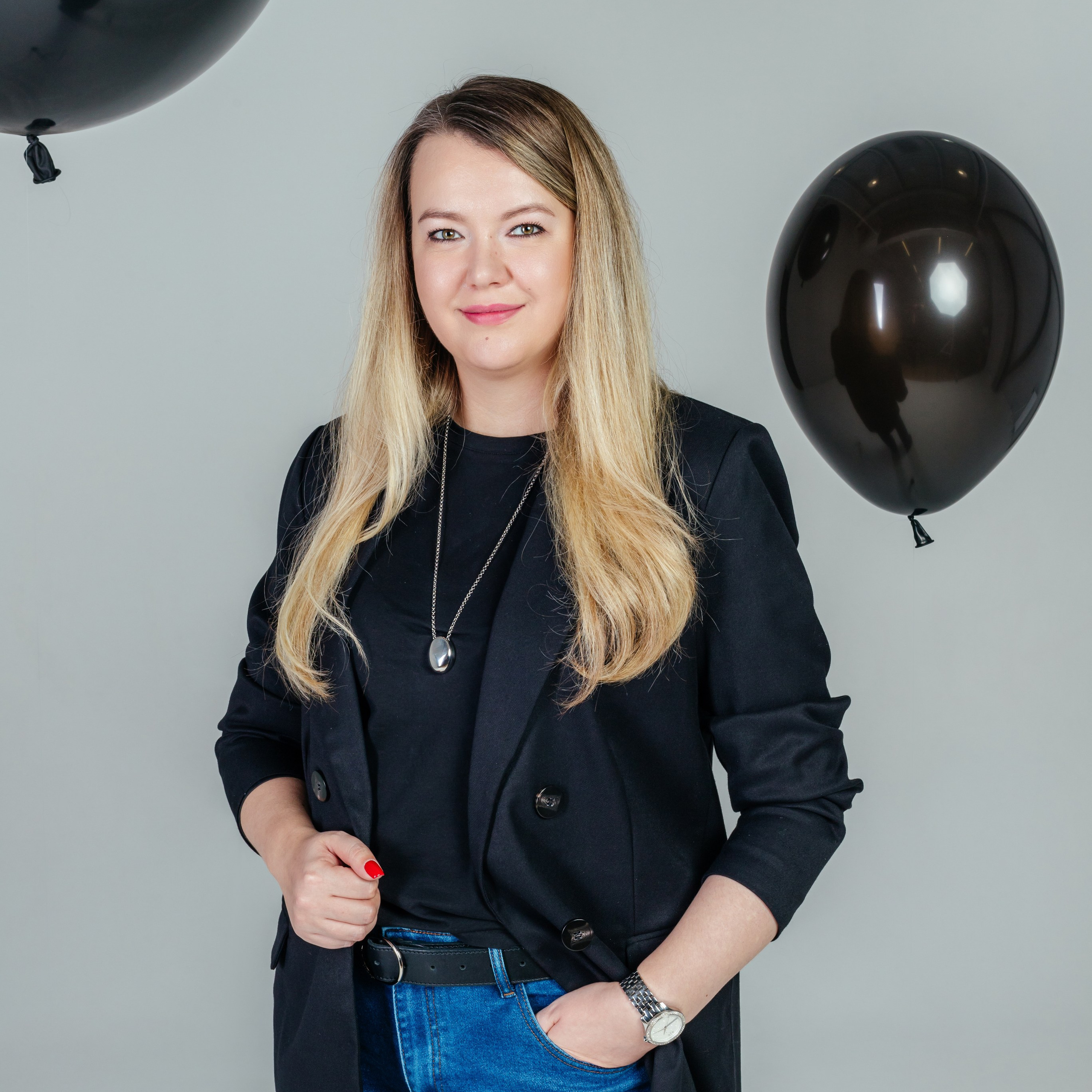 Классный руководитель на фото в выпускной альбоме. Студия Вышка в Москве.