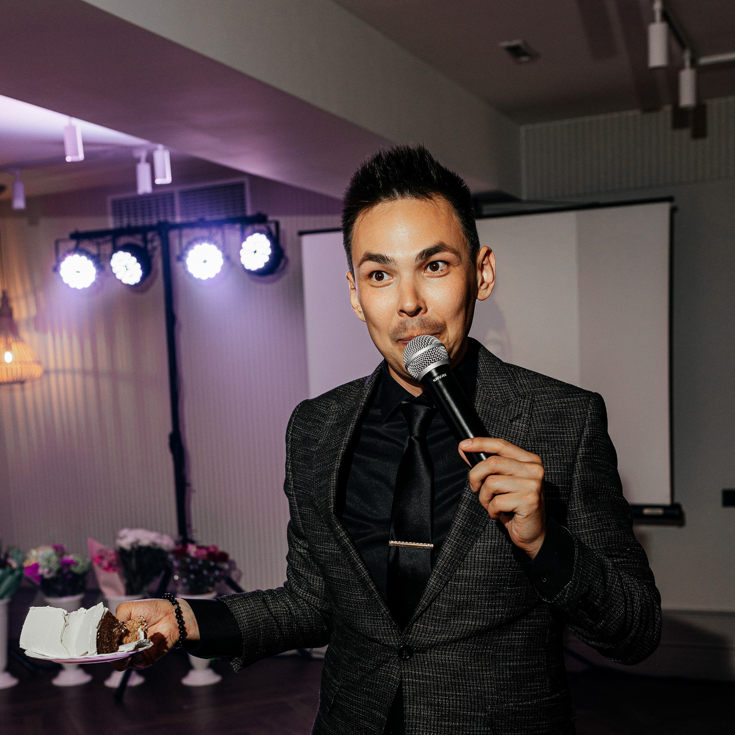 Услуги. Ведущий мероприятий Артем Банников