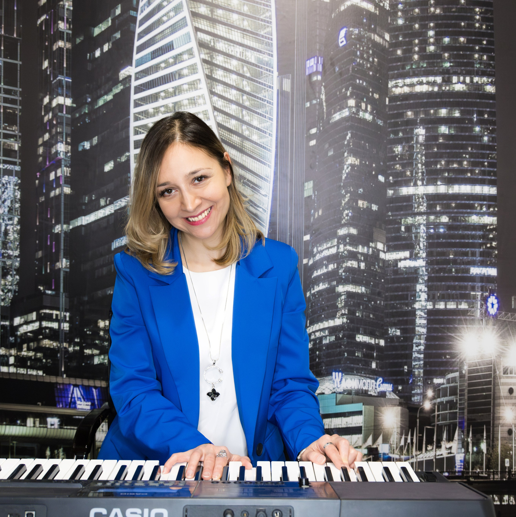 Вика Амрит — певица, живой вокал и фортепиано | Выступления и уроки вокала в Москве. Вика Амрит