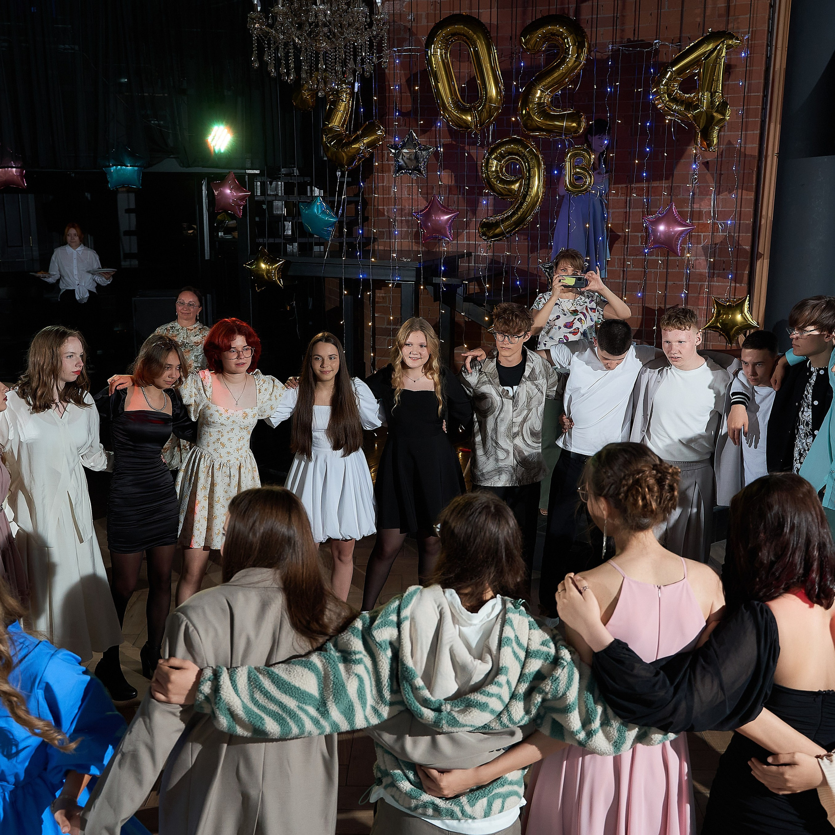 Фотограф на выпускной в школе. Видеосъёмка. Фотограф и видеограф в Екатеринбурге