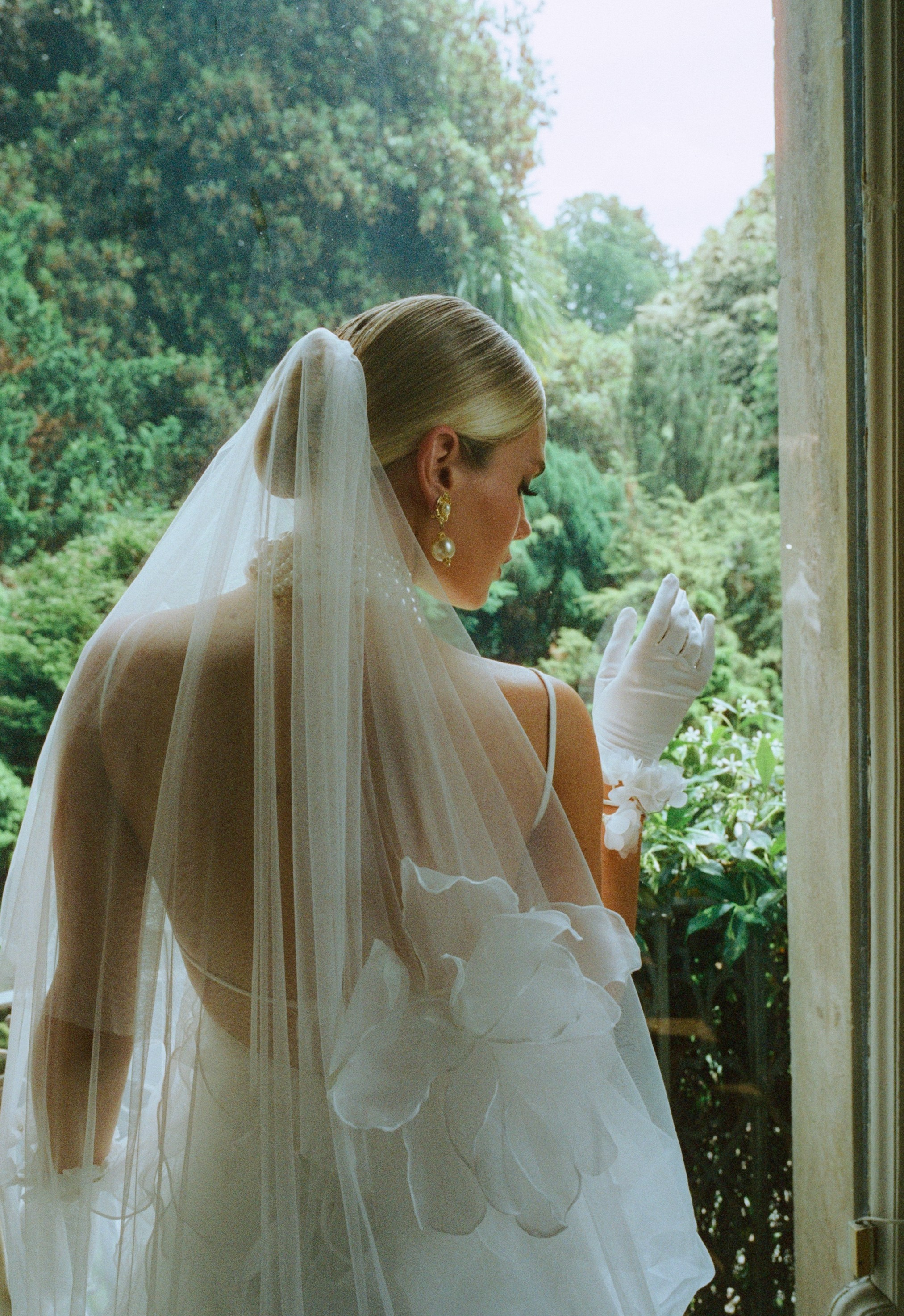 Wedding Veils as a Bridal Accessory. Hair & Makeup Artist in Europe | Olga Akhremenko