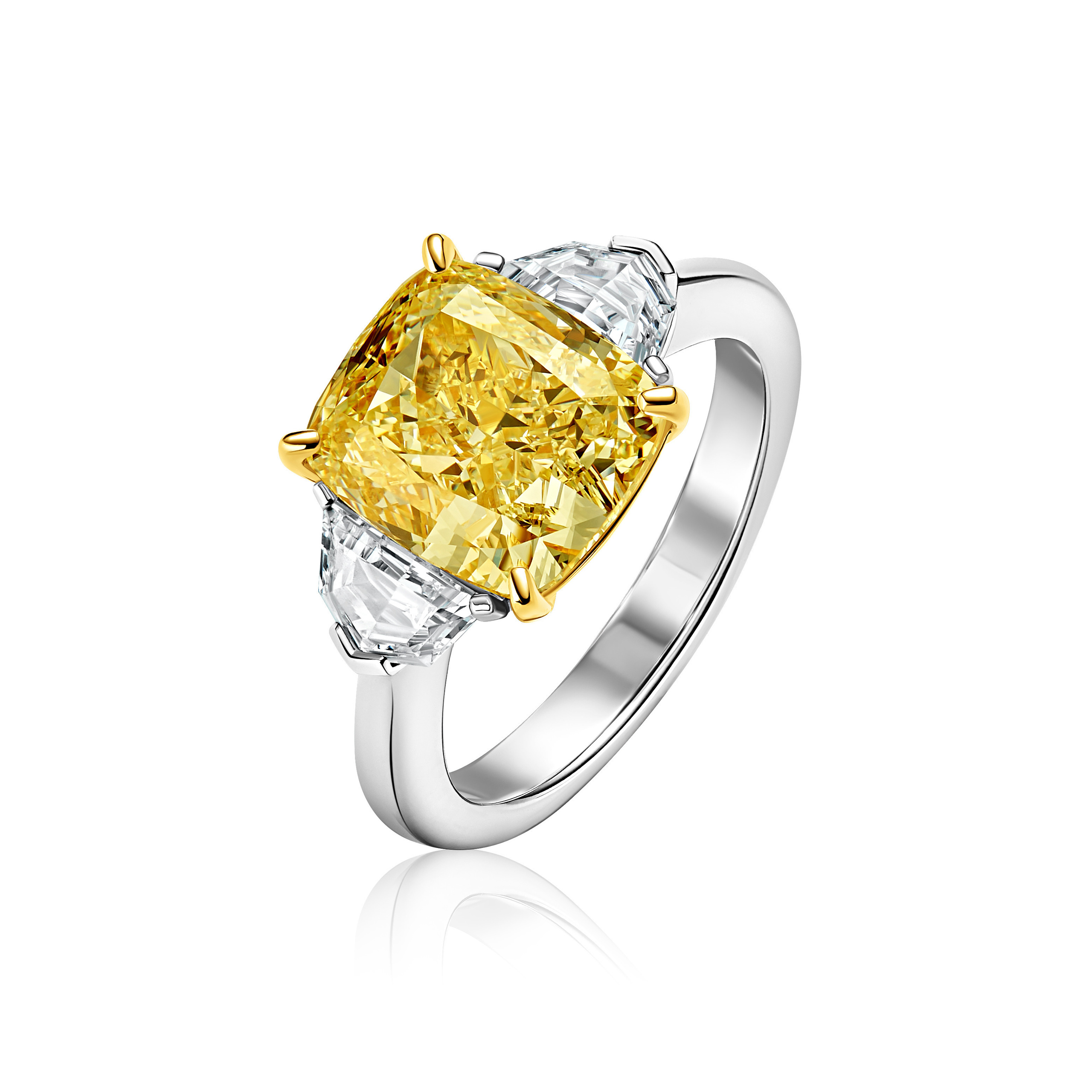 Предметная фотосъёмка ювелирного изделия — кольцо с жёлтым камнем, фото для рекламы и маркетплейсов