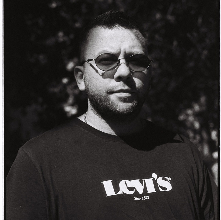 Контакты. Снимаю всё, кроме похорон