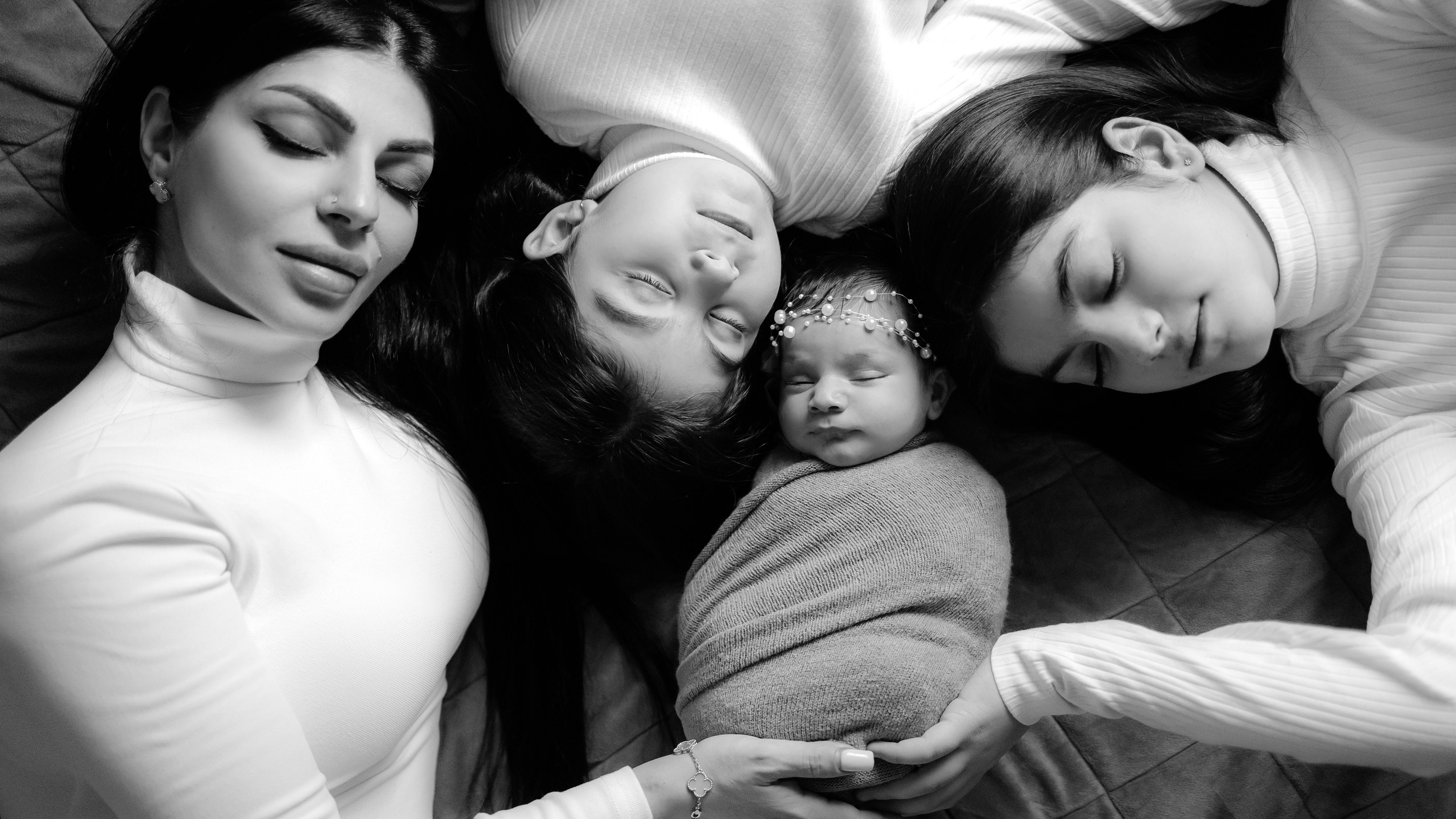 Newborn-Lifestyle-Fotoshooting für Neugeborene. Tipps zur Zubereitung. Fotografin in München Dasha Antipina