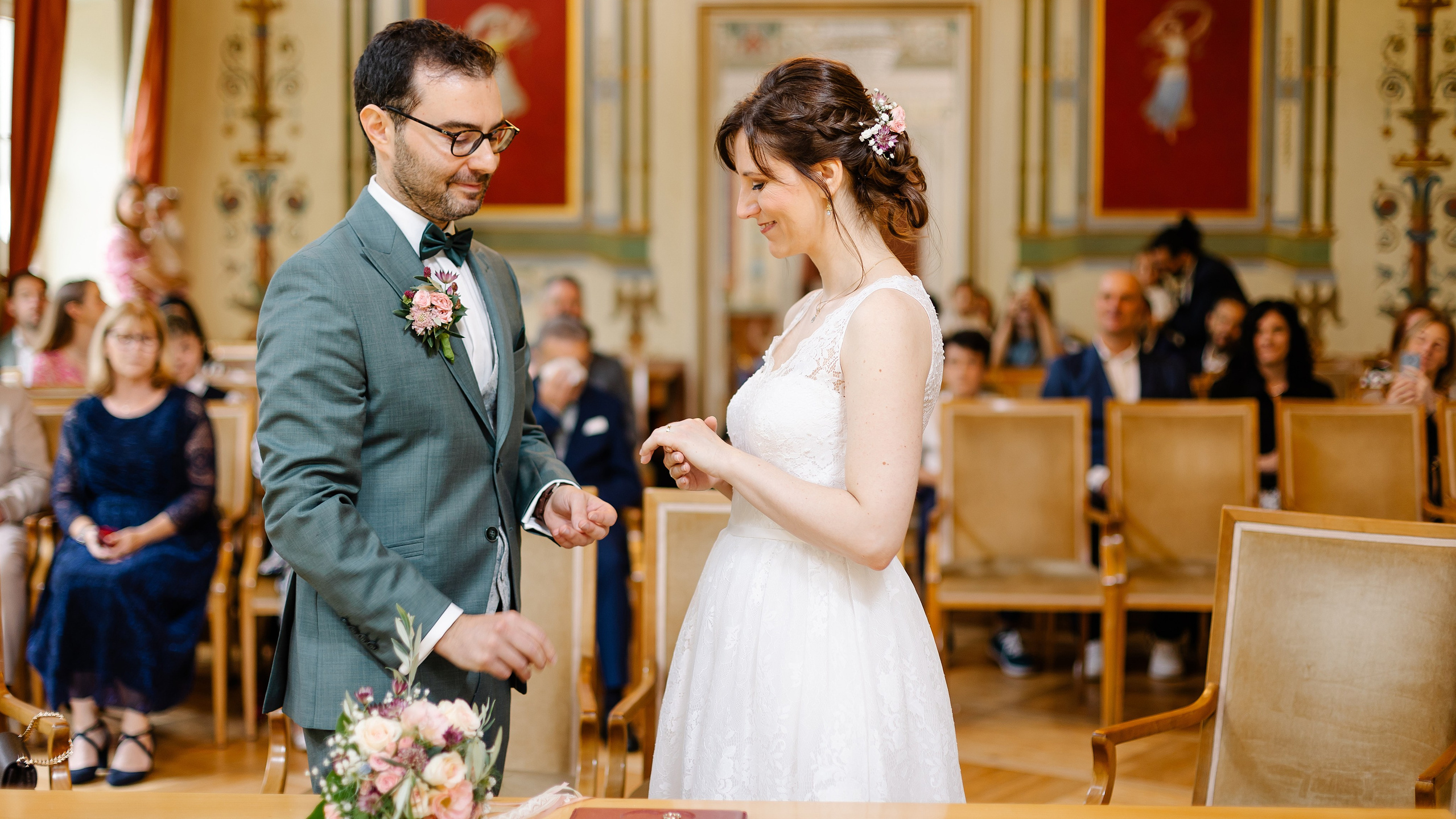 Hochzeitsfotos im Schlosspark Ismaning – Standesamtliche Trauung im Schloss Ismaning. Fotografin in München Dasha Antipina