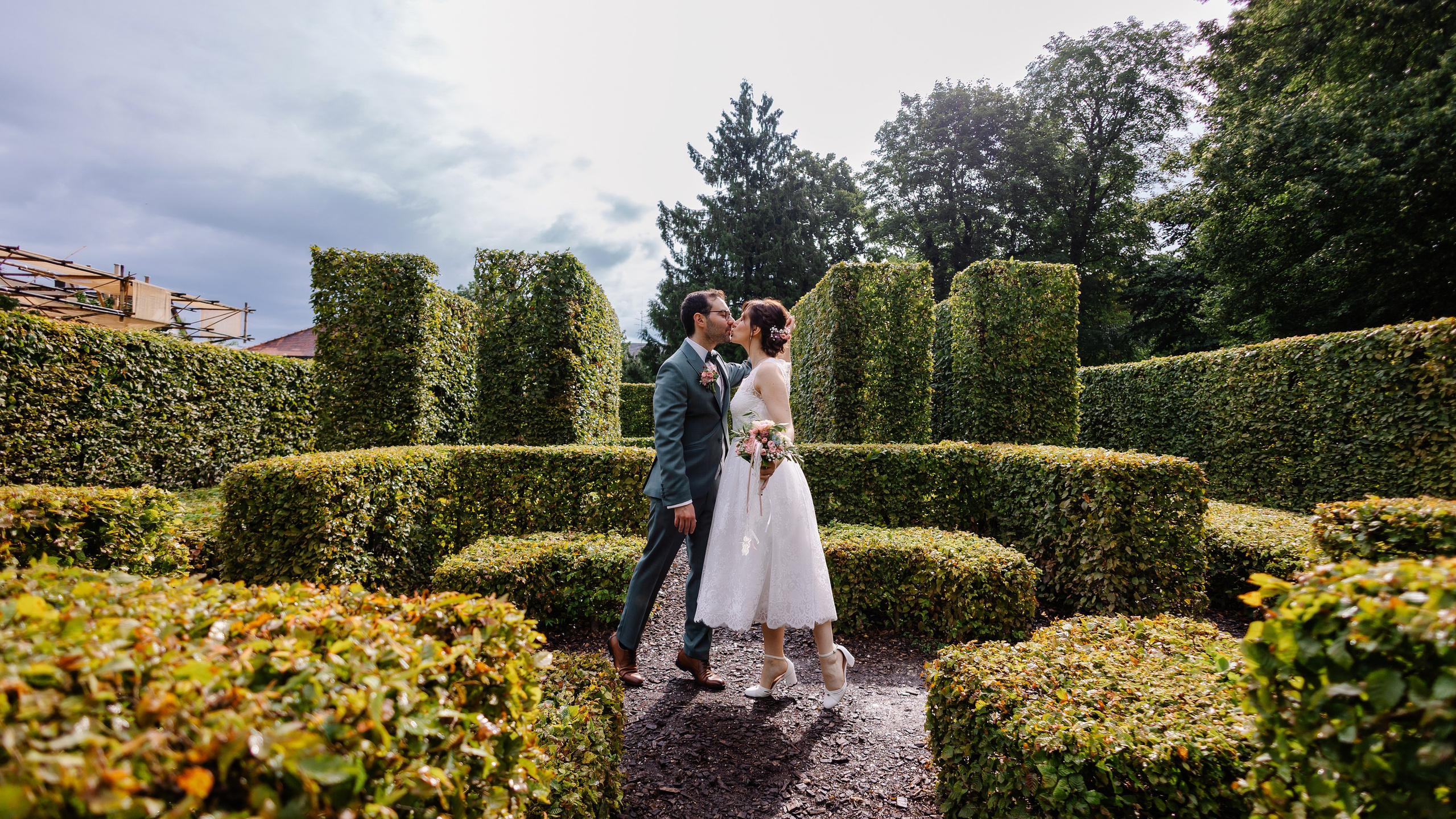 Hochzeitsfotos im Schlosspark Ismaning – Standesamtliche Trauung im Schloss Ismaning. Fotografin in München Dasha Antipina