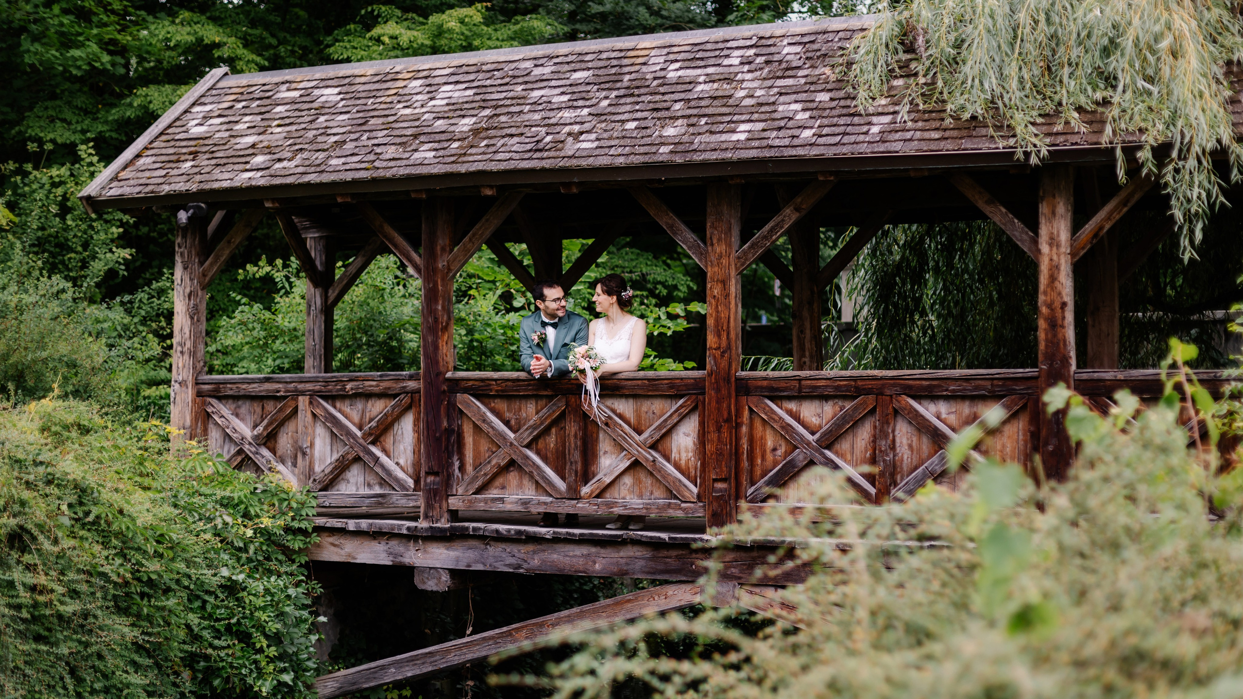 Hochzeitsfotos im Schlosspark Ismaning – Standesamtliche Trauung im Schloss Ismaning. Fotografin in München Dasha Antipina