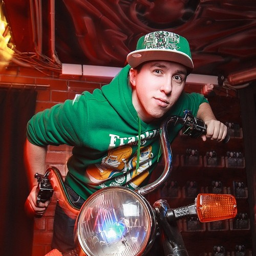 Контакты. Репортажный фотограф Василий Сазонов в Нижневартовске