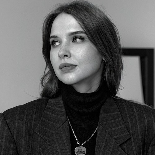 Контакты. Нейрокреатор и AI-преподаватель Лена Капуцин