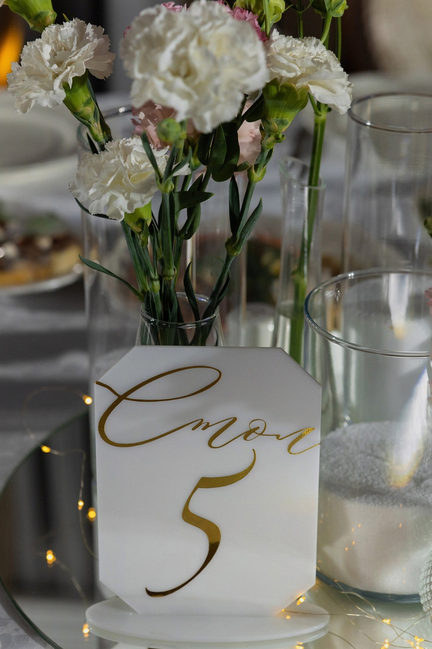 Оформление гостевых столов (композиции). Студия событий ДЕЙЗИ. Организация мероприятий. Свадебное агентство в Ростове-на-Дону. Свадебный организатор. Организация свадьбы под ключ