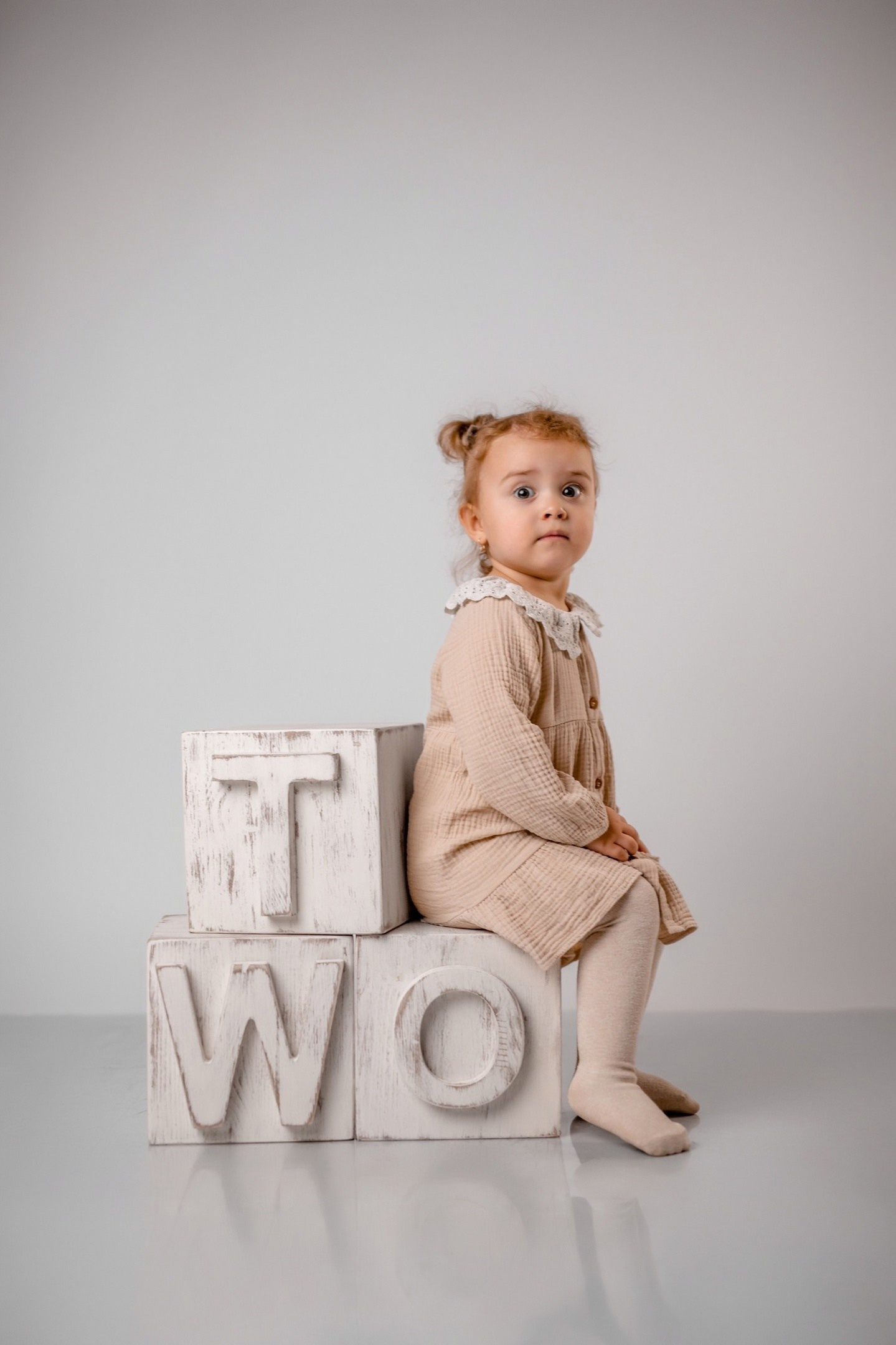 Стилизованная фотосессия в студии на день рождения ребёнка