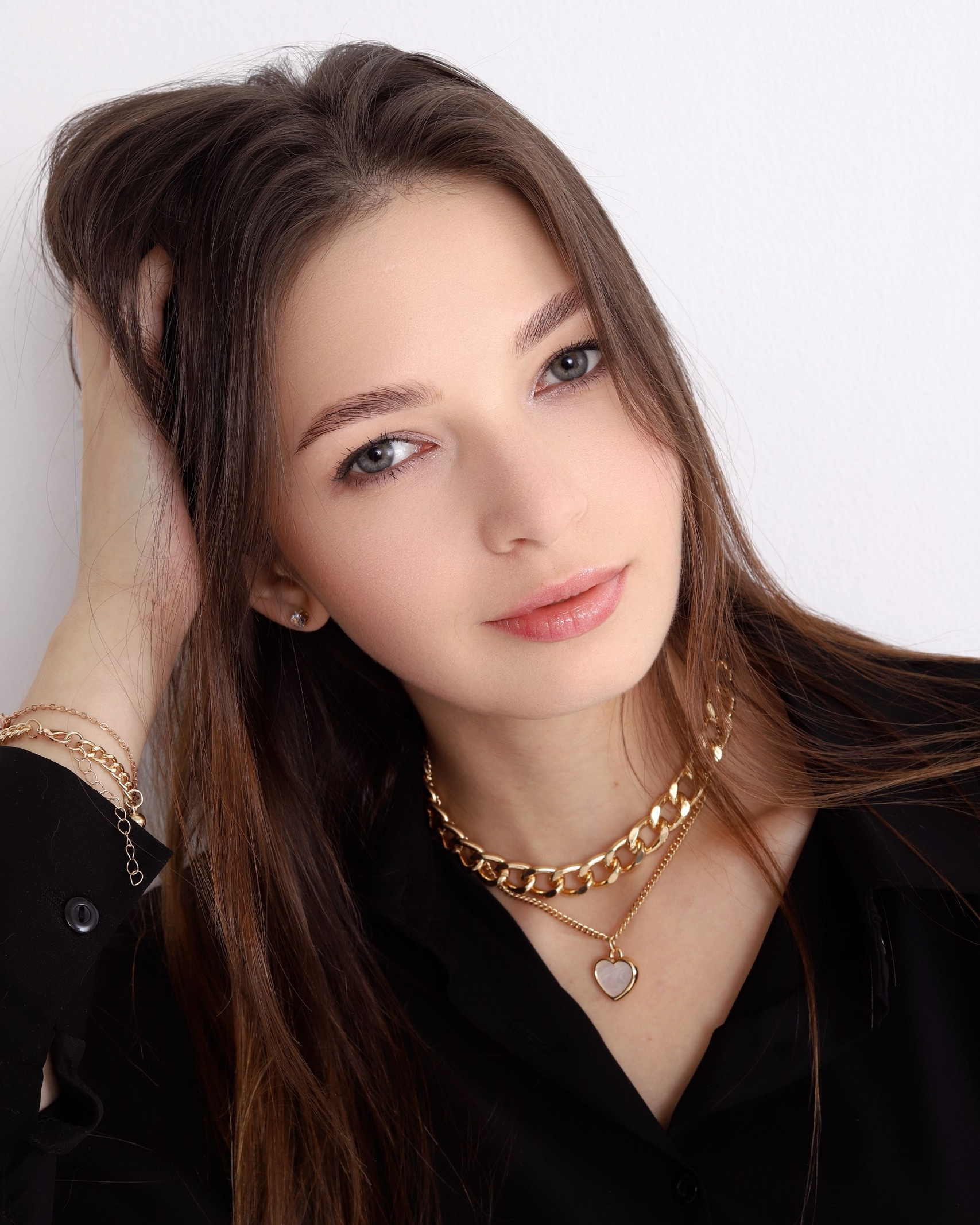 Модели Новосибирска для рекламных съемок на маркетплейсы. Съемка фото и видео для маркетплейсов Вайлдберриз, Озон в Новосибирске