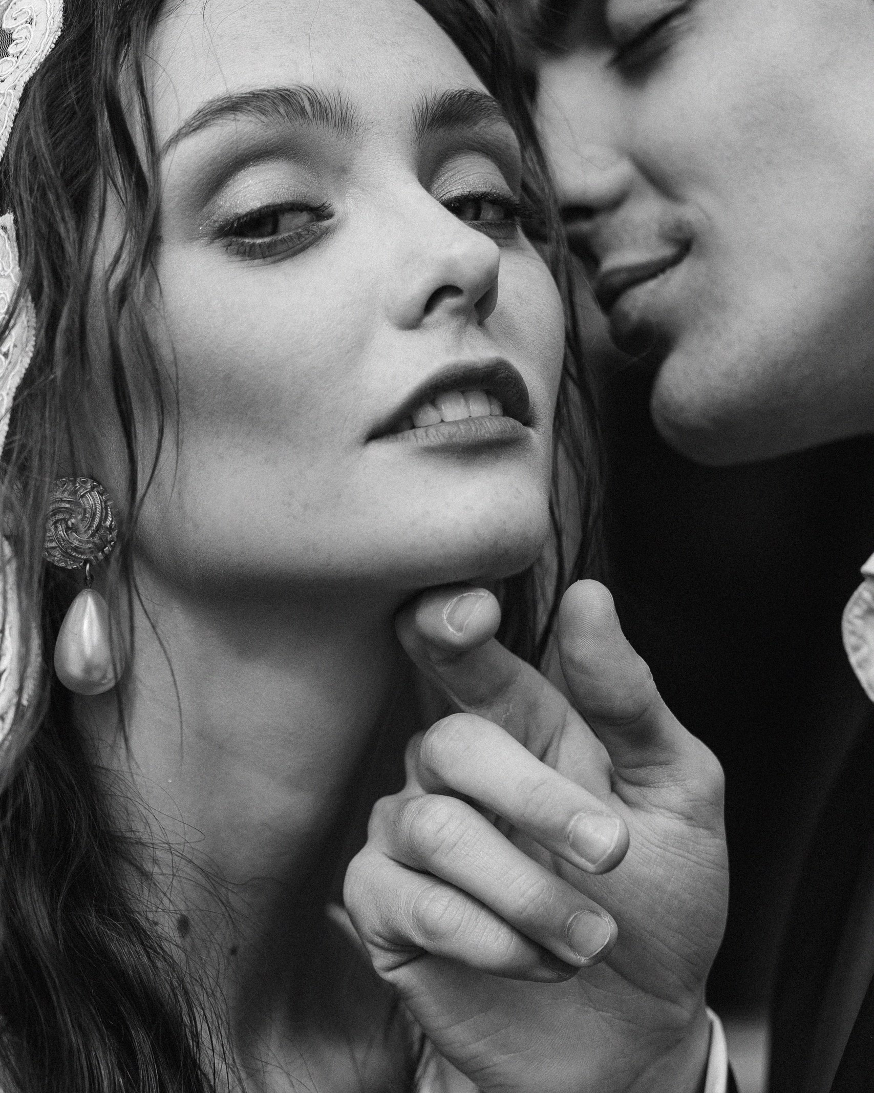 Женский портрет и фотосъемка беременности. Чувственная фотосессия, передающая красоту и нежность момента. Узнайте стоимость фотосессии и создайте незабываемые образы.