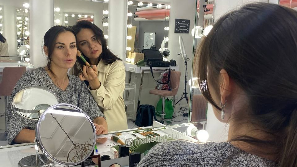 Онлайн обучение, обучение макияжу, стрелка. Визажист и стилист по укладкам в Москве Алла Ходорева