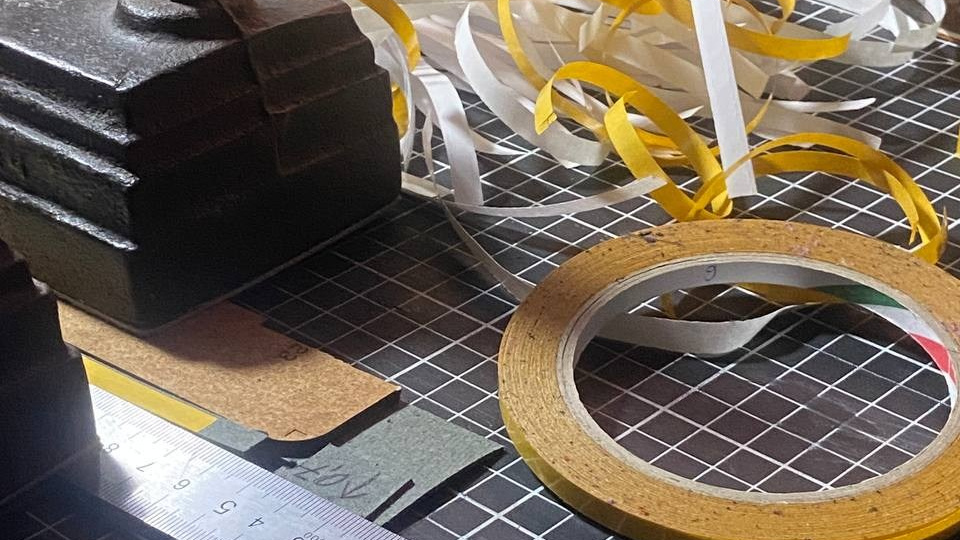 MANOR: чехлы для ценников. Кожевник Евгений Самойлов из Санкт-Петербурга