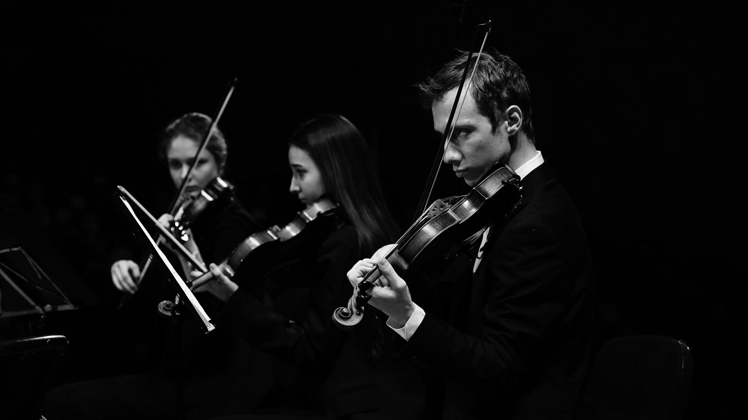 Контакты. Репортажный и портретный фотограф в Москве — Сергеев Илья