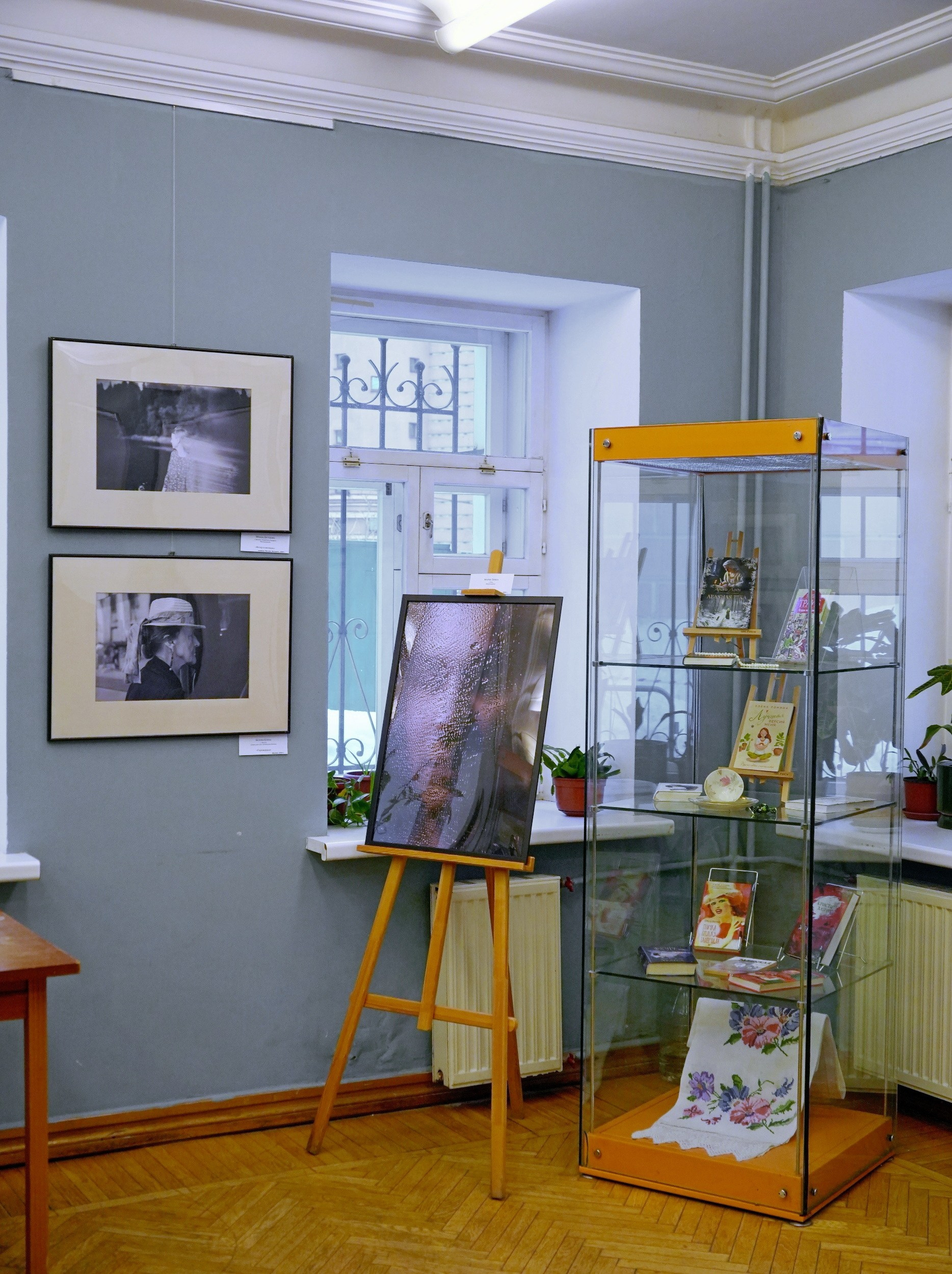 Выставка Женские Метаморфозы в Библиотека-читальня им. И. С. Тургенева. Дударева Наталия фотограф Москва