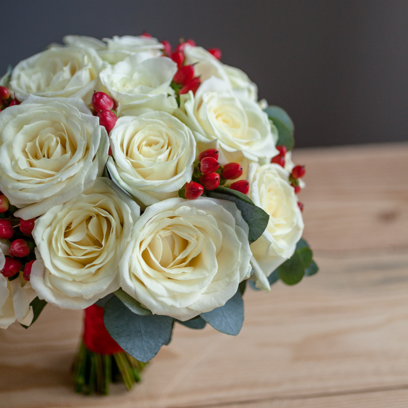Свадебный букет с белыми розами, флорист Маргарита Гладкова