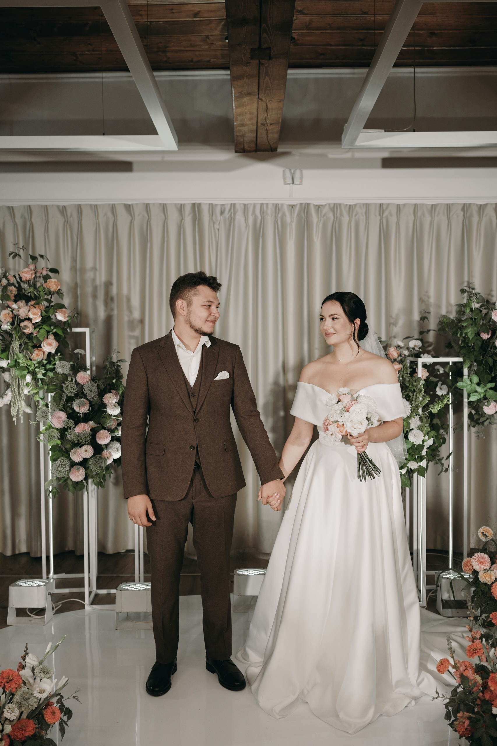 организация свадьбы Тюмень, свадебный организатор тюмень. координация свадьбы тюмень. организатор свадьбы тюмень. где отметить свадьбы в тюмени. свадебное платье купить тюмень. свадебный банкет тюмень. ведущий на свадьбу тюмень. свадебный фотограф тюмень.