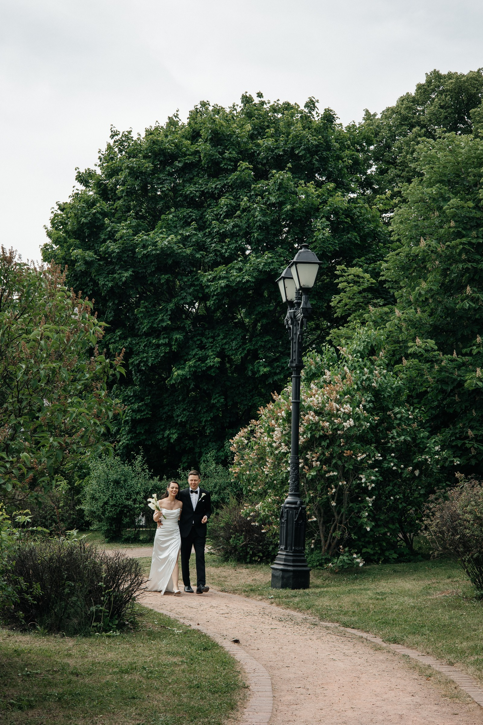 Лучшие локации для свадебной фотосессии в москве на природе в парке. Свадебный фотограф в Москве Элина Ларченкова. Фото, которые цепляют