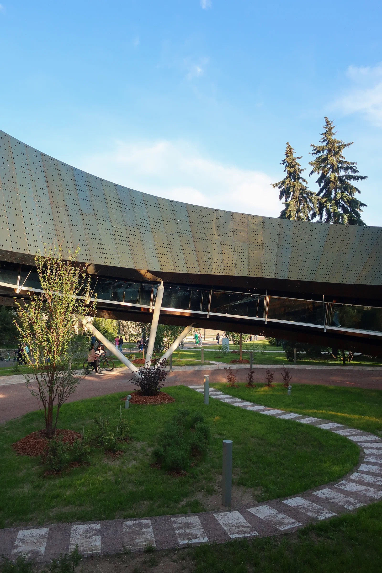 Лента Мёбиуса на ВДНХ — новый бесплатный аттракцион. Проект «Фотокладовка»: блог уличной фотографии в формате street photo