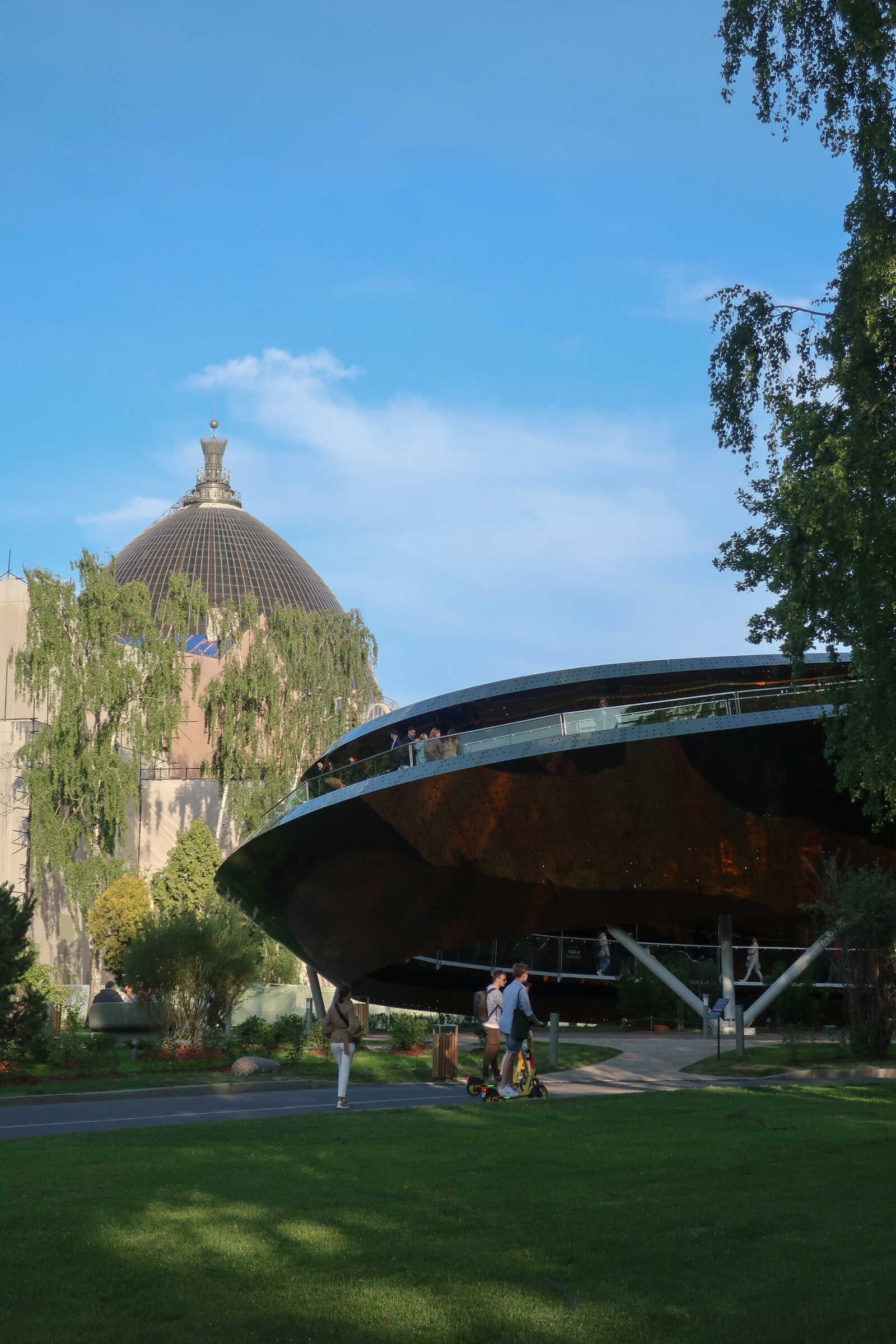 Лента Мёбиуса на ВДНХ — новый бесплатный аттракцион. Проект «Фотокладовка»: блог уличной фотографии в формате street photo