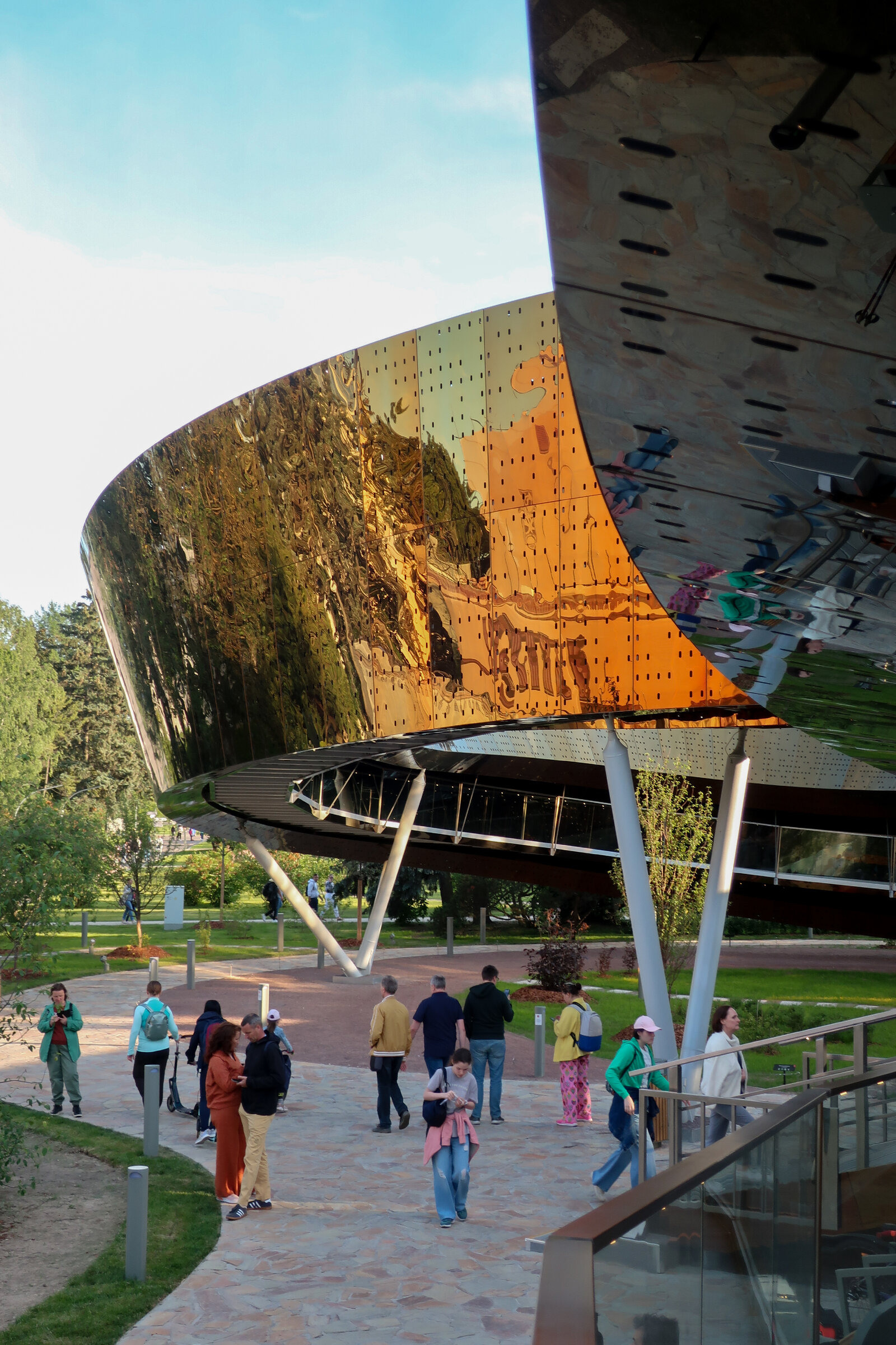 Лента Мёбиуса на ВДНХ — новый бесплатный аттракцион. Проект «Фотокладовка»: блог уличной фотографии в формате street photo