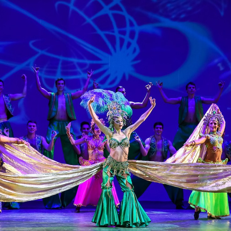 Концерты национальных коллективов, народных хоров, ансамблей, академических исполнителей и солистов.