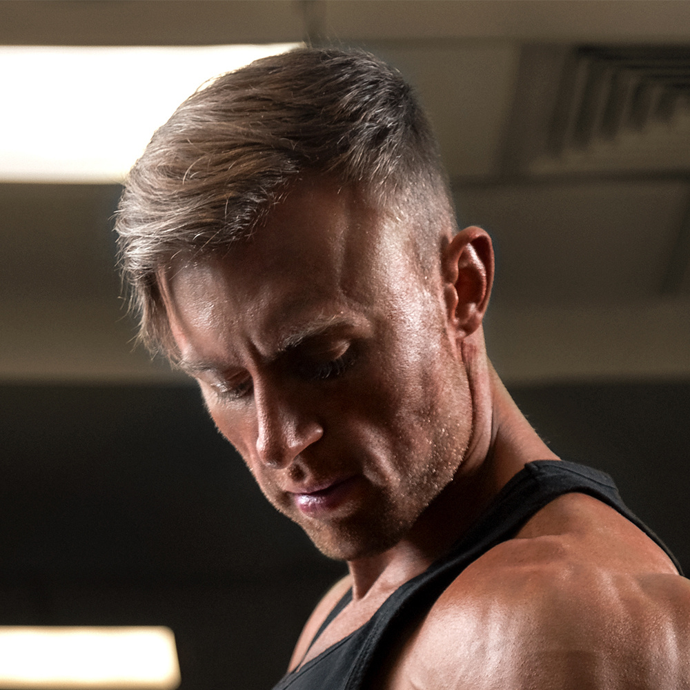 Ян Цабут, фотосессия в фитнес клубе Alex Fitness, огромный качок