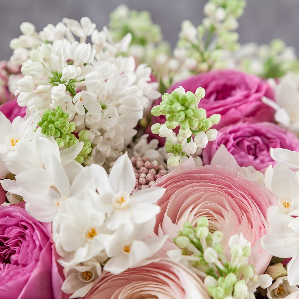 Букет ранункулюсы-розы-нарциссы- сирень. Флорист Маргарита Гладкова