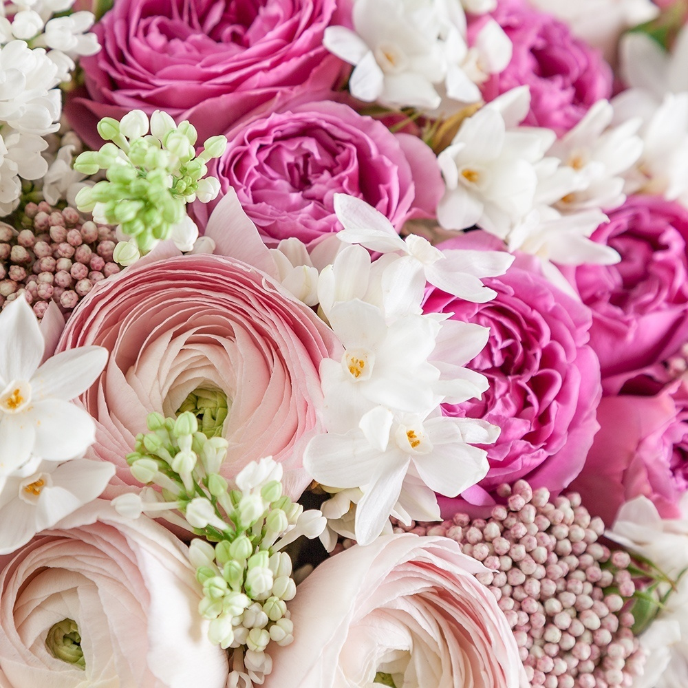 Букет ранункулюсы-розы-нарциссы- сирень. Флорист Маргарита Гладкова