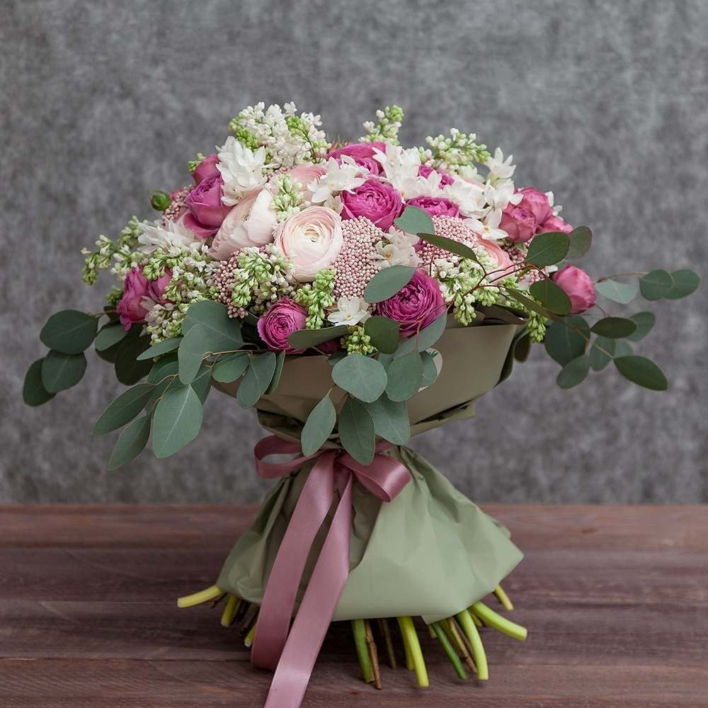 Букет ранункулюсы-розы-нарциссы- сирень. Флорист Маргарита Гладкова