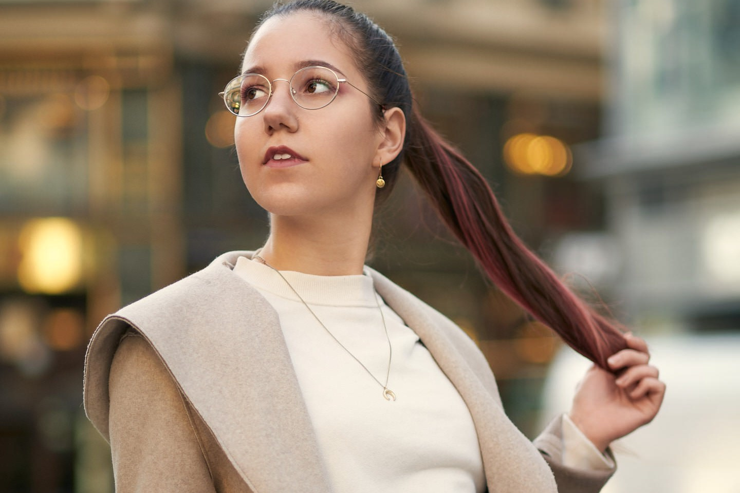 Mestské portréty v Bratislave – Osobná a profesionálna fotografia. Som Nikolay Samara, fotograf v Bratislave. Zameriavam sa na portréty, lifestyle, eventy a work and sport fotografiu s osobným pr