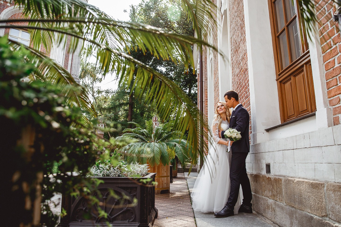 Свадебная фотосессия в парке усадьбе Царицыно. Свадебный фотограф Москва и МО Сергей Киржаев