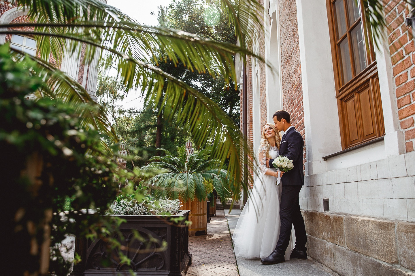 Свадебная фотосессия в парке Царицыно Москва. Фотограф на свадьбу в Москве Киржаев Сергей.