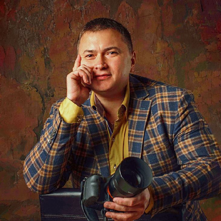 Фотограф Федор Серебряков с фотоаппаратом