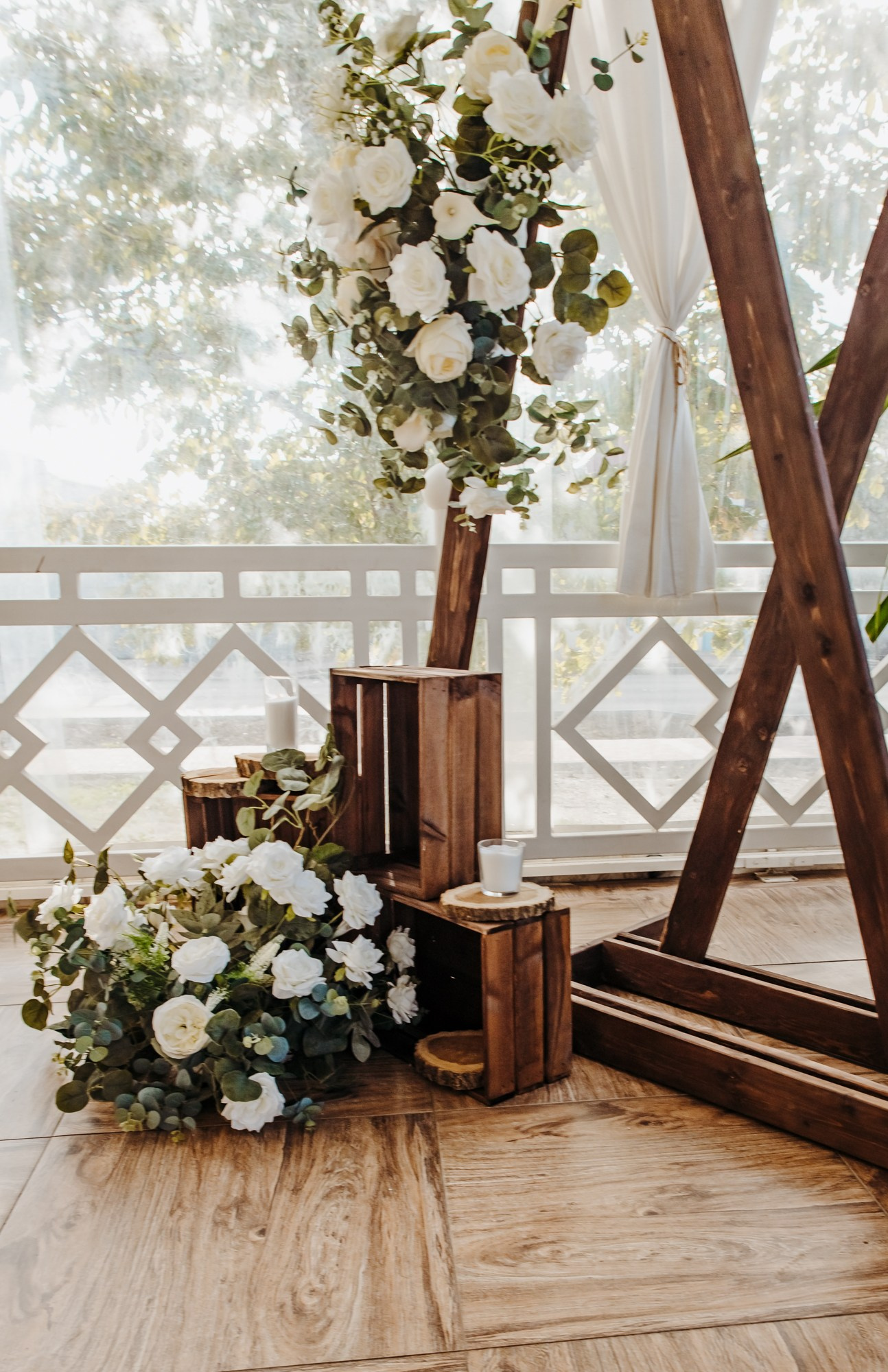 Танец огня на фоне звездного неба – магия ночи, запечатленная в креативной фотографии