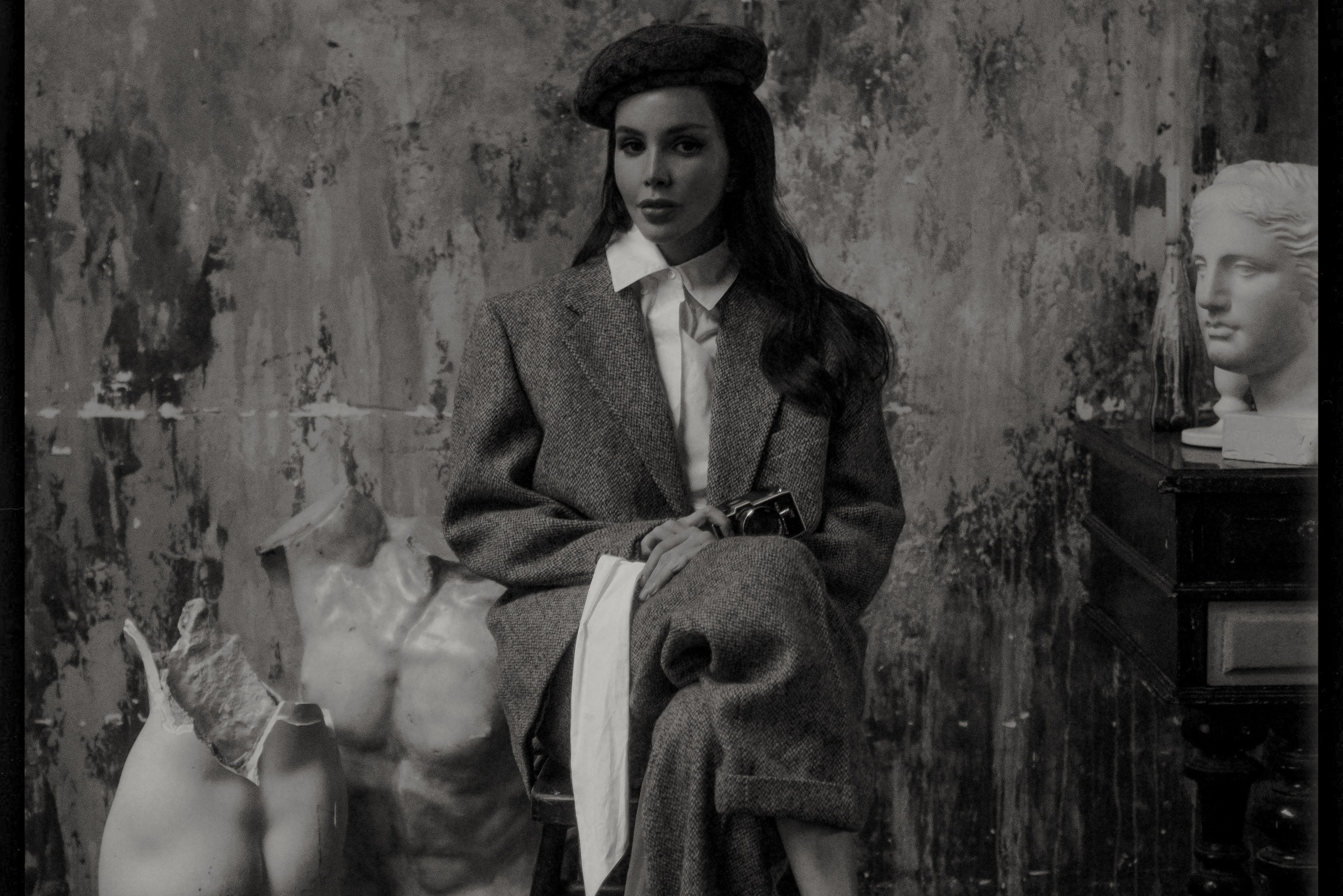 CONTACTS. Visual Artist