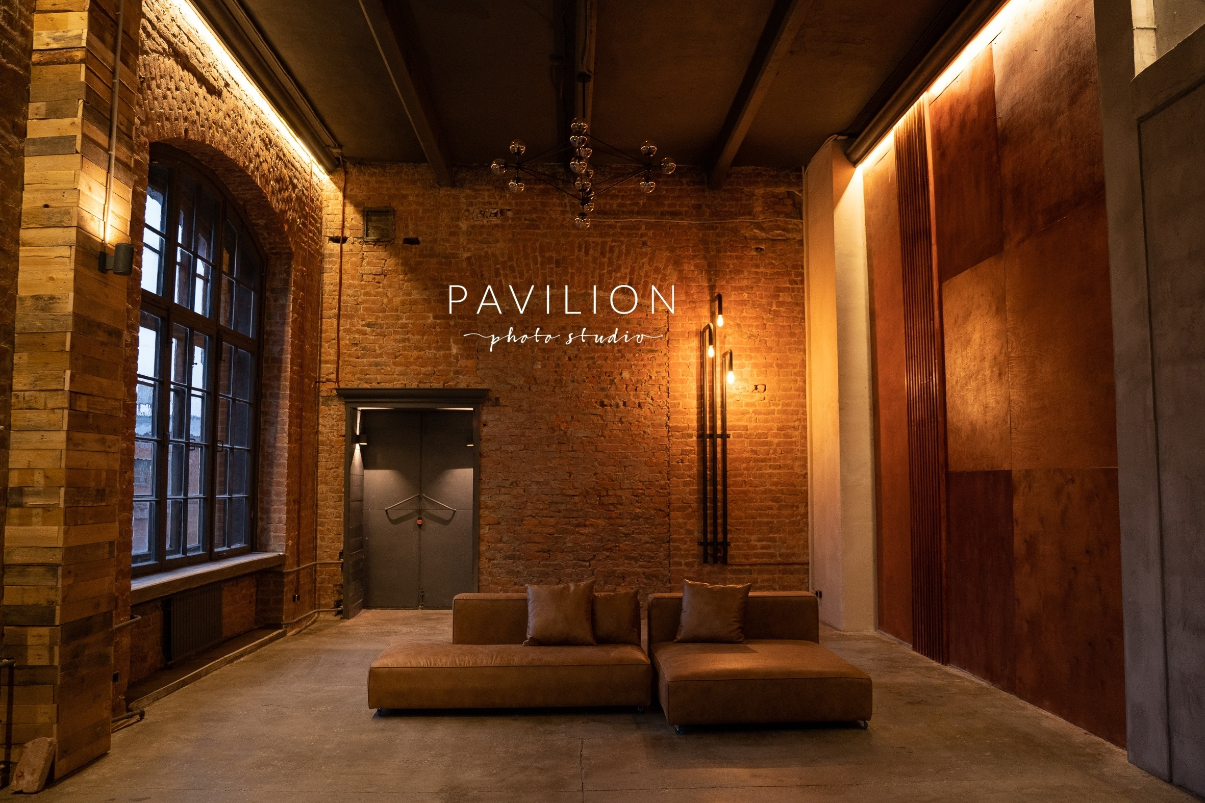 Рекомендуемые фотостудии для свадебной или семейной съёмки в СПб