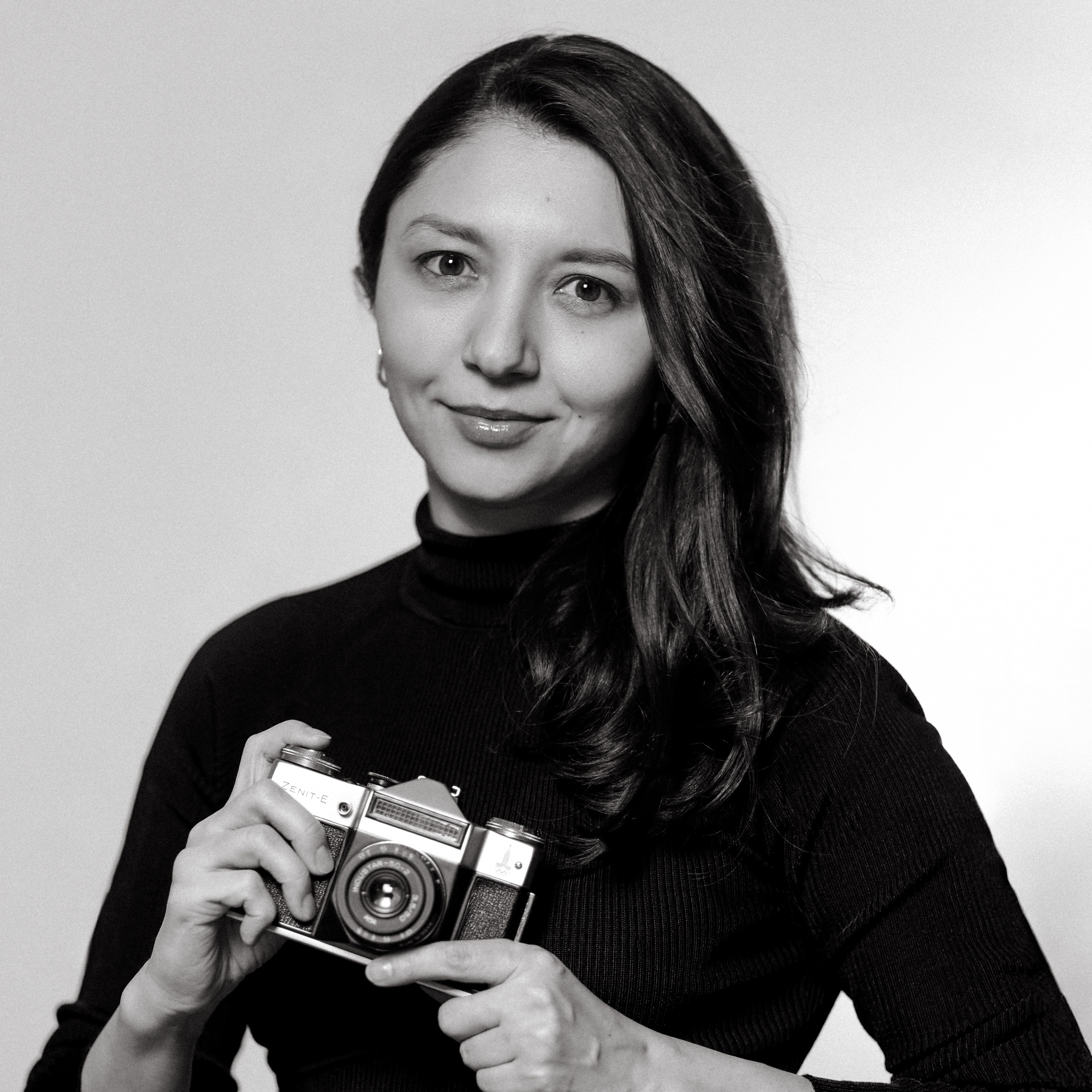 Contacts. Photographer Viki Dejavu